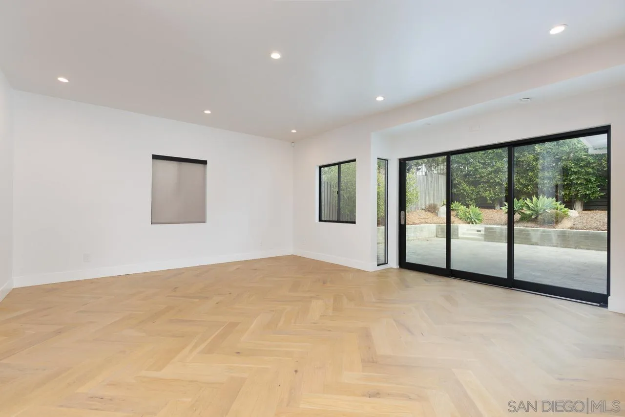 La Jolla, California, 92037, United States, 4 Bedrooms Bedrooms, ,3 BathroomsBathrooms,Residential,For Sale,1992074