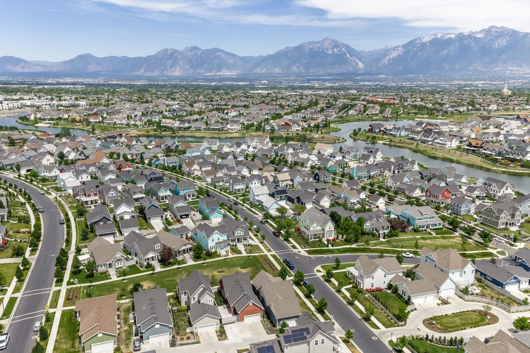  Move-In Ready in Daybreak — Steps from the Lake, Loaded with Custom Upgrades - 物件實景