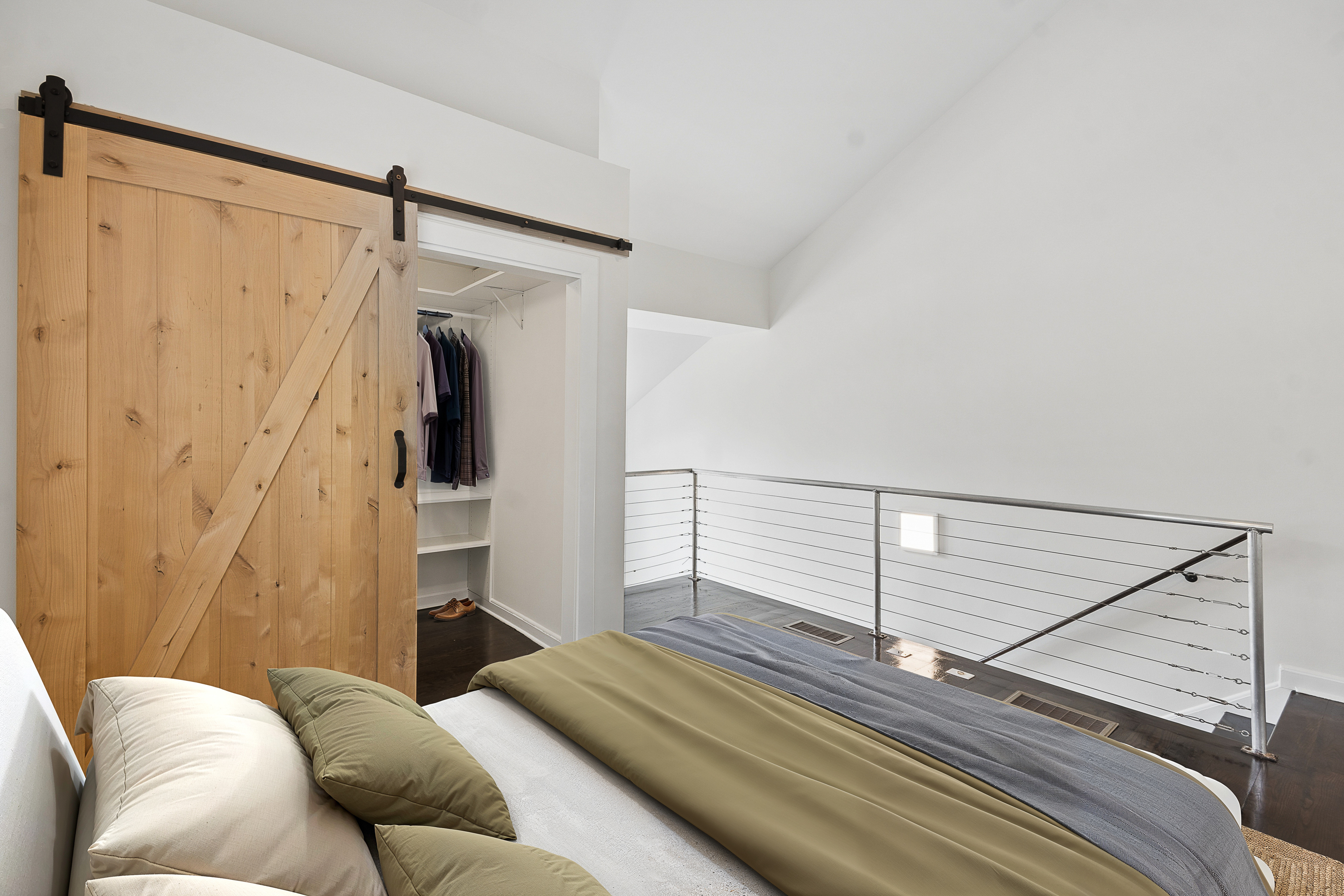  Updated, End-Unit Townhome in the Heart of Edgewood - 物件實景