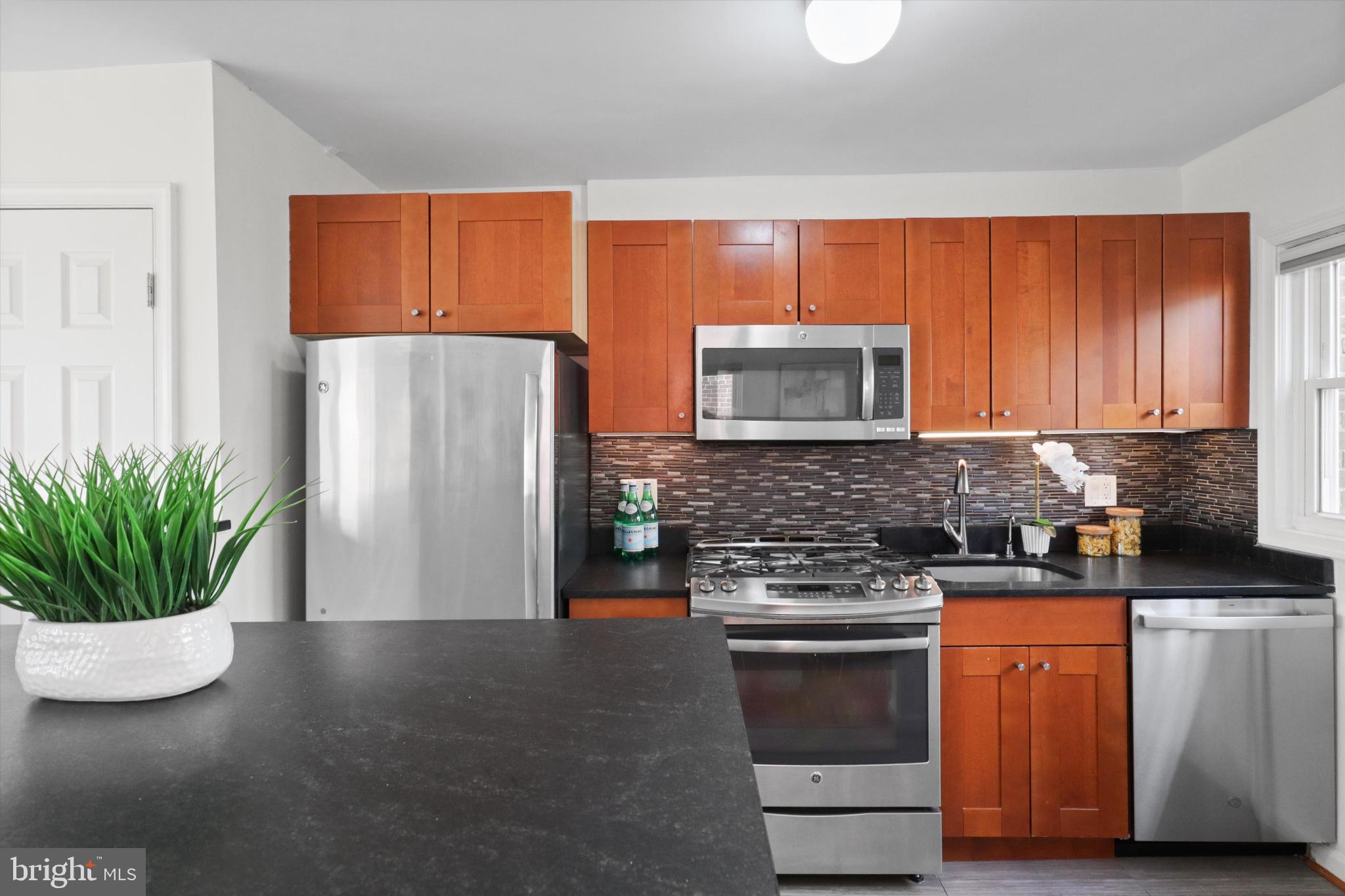 Washington, District of Columbia, 20012, United States, 2 Bedrooms Bedrooms, ,2 BathroomsBathrooms,Residential,For Sale,1983758