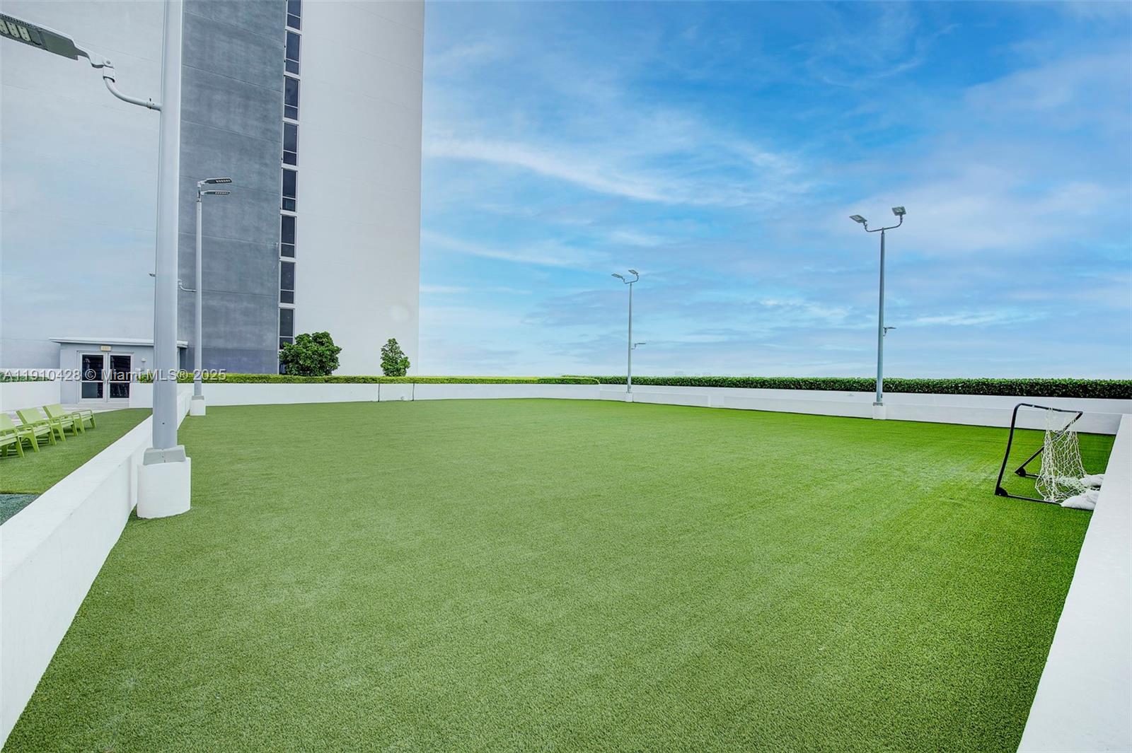 North Miami Beach, Florida, 33160, United States, 2 Bedrooms Bedrooms, ,2 BathroomsBathrooms,Residential,For Sale,1989181