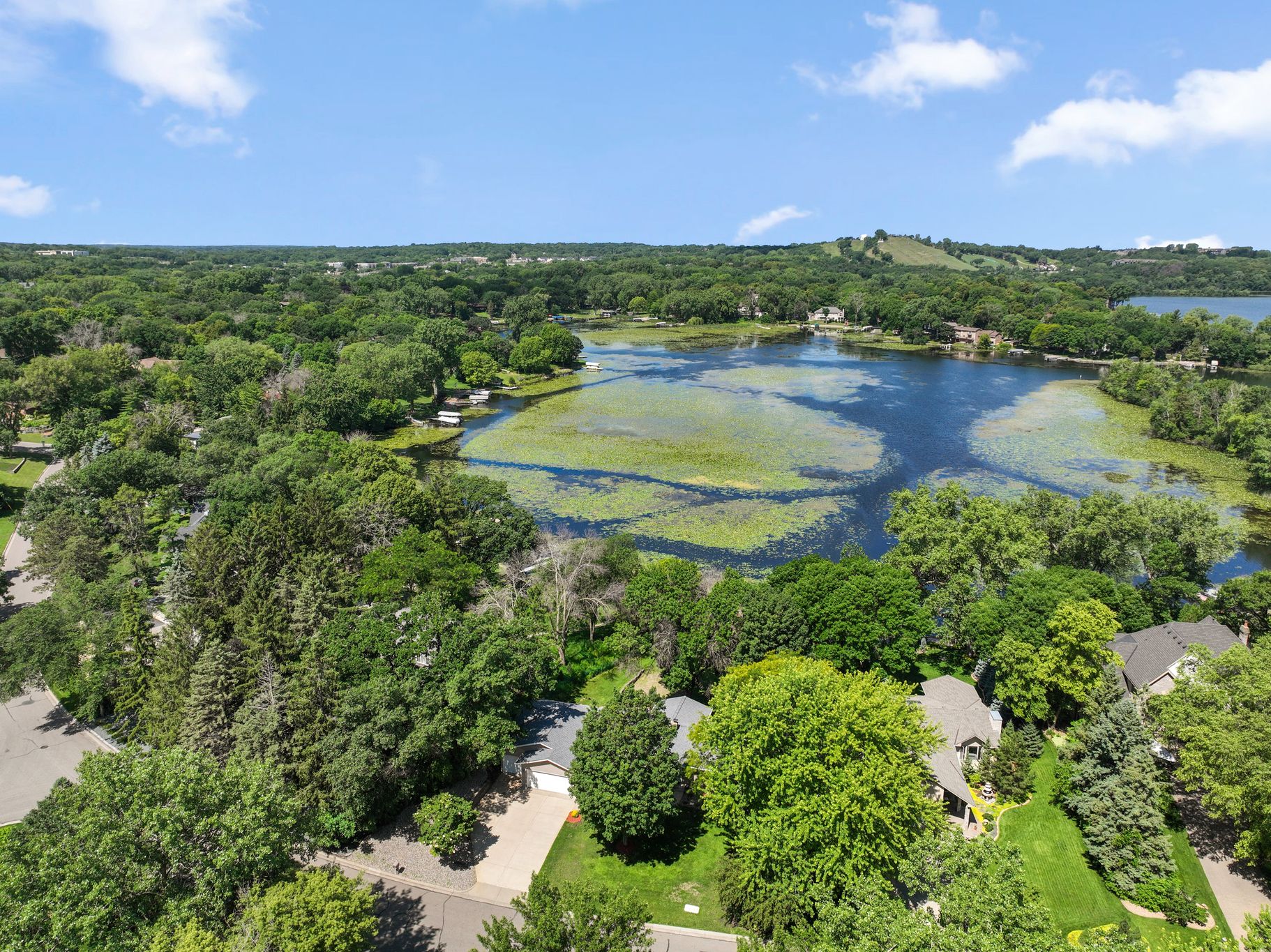  Exceptional Crystal Lake Retreat with Expansive Lakefront Living - 物件實景
