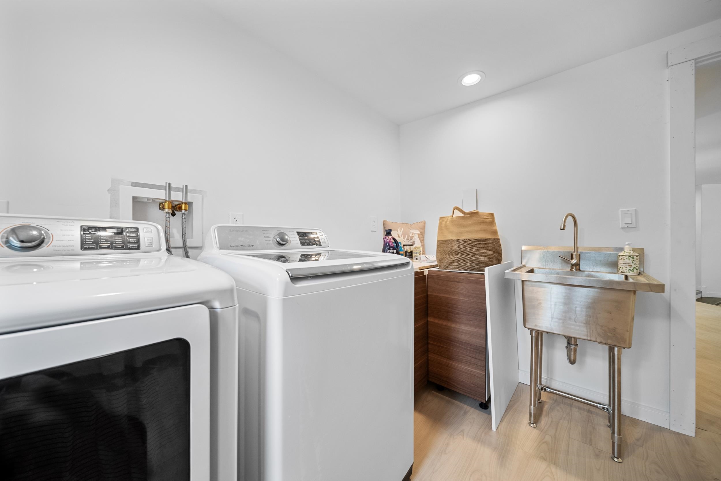 Merrimack, New Hampshire, 03054, United States, 3 Bedrooms Bedrooms, ,Residential,For Sale,1911681