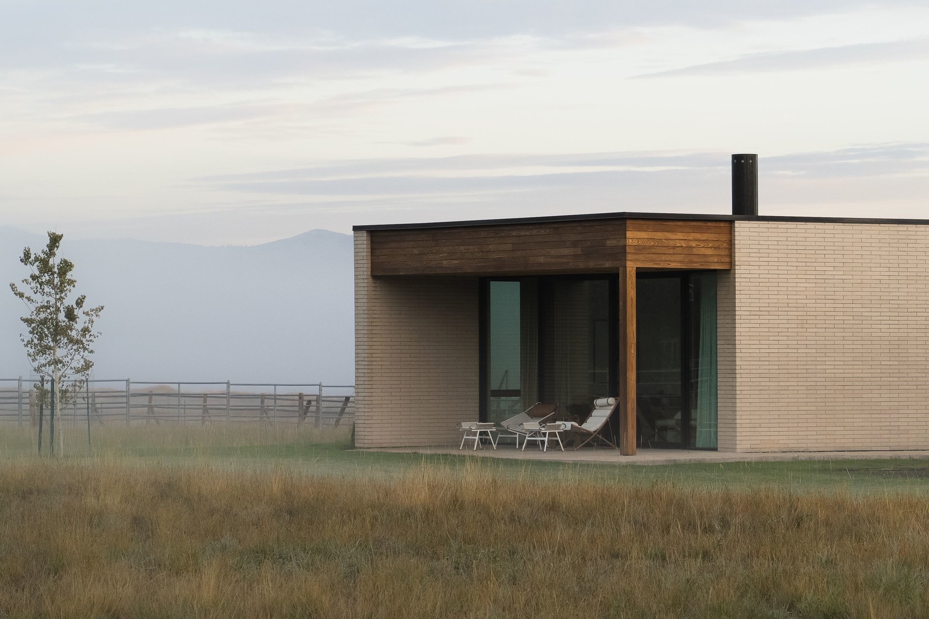  Single-Level Modern at Old Ranch Road Surrounded by Meadow and Mountain Views - 物件實景