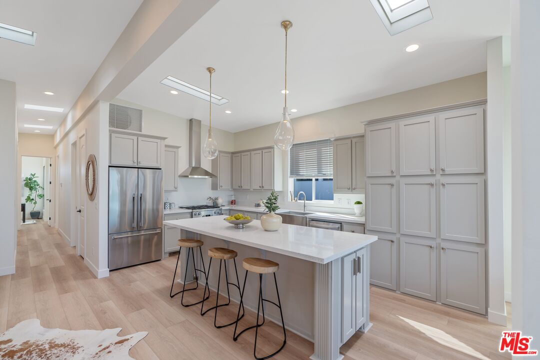 Malibu, California, 90265, United States, 4 Bedrooms Bedrooms, ,3 BathroomsBathrooms,Residential,For Sale,1907056