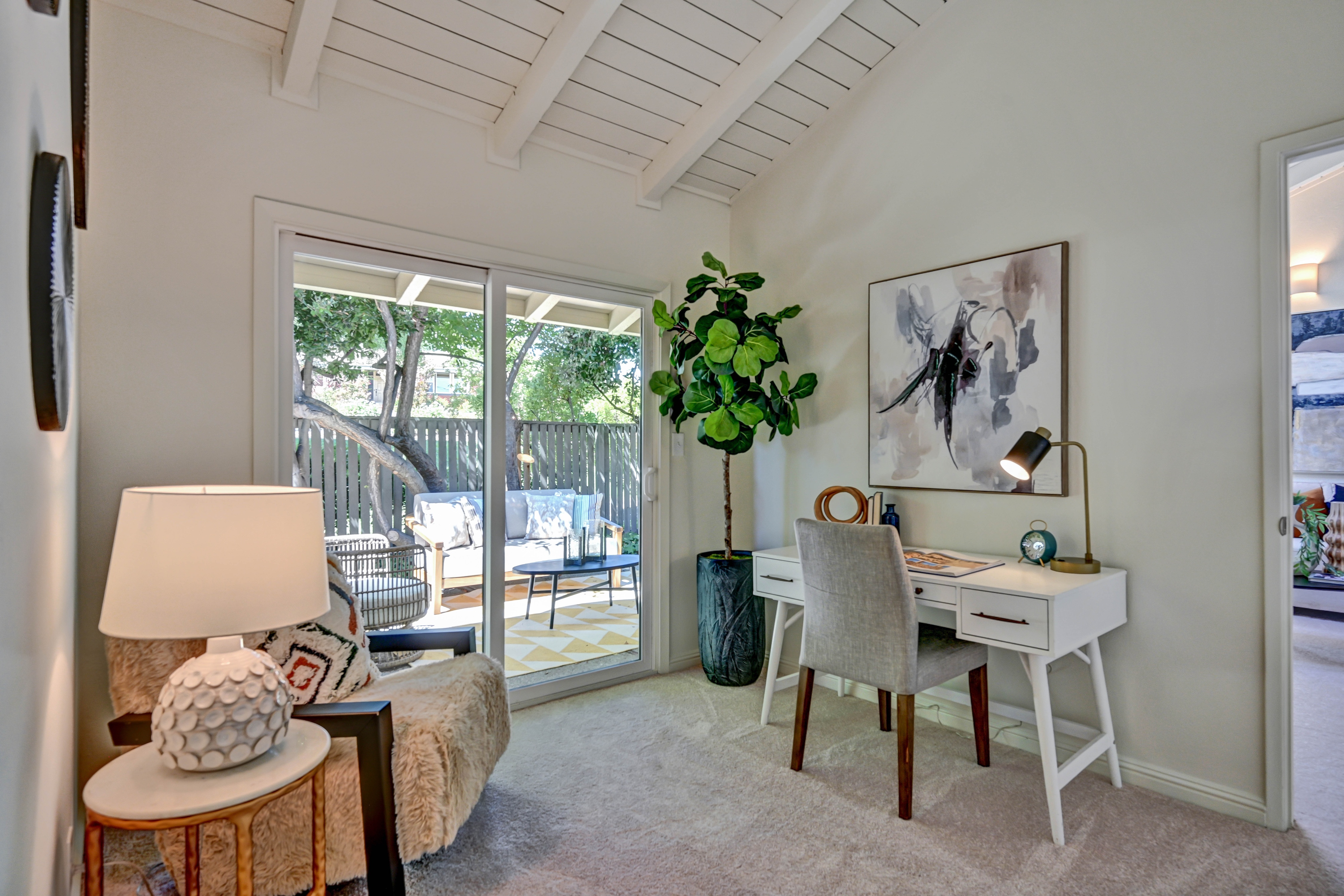  Charming Rolling Green Townhome with Distinctive Character - 物件實景