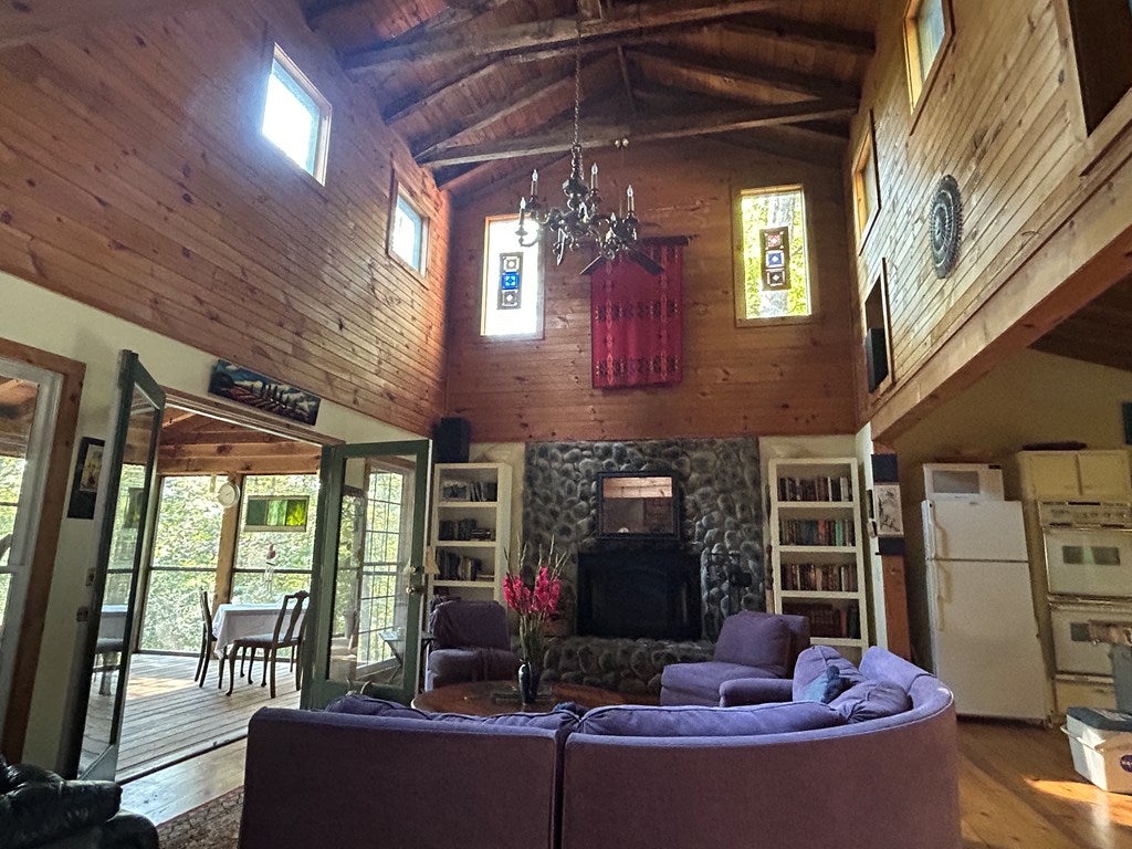 Blue Ridge, Georgia, 30513, United States, 3 Bedrooms Bedrooms, ,3 BathroomsBathrooms,Residential,For Sale,1954403