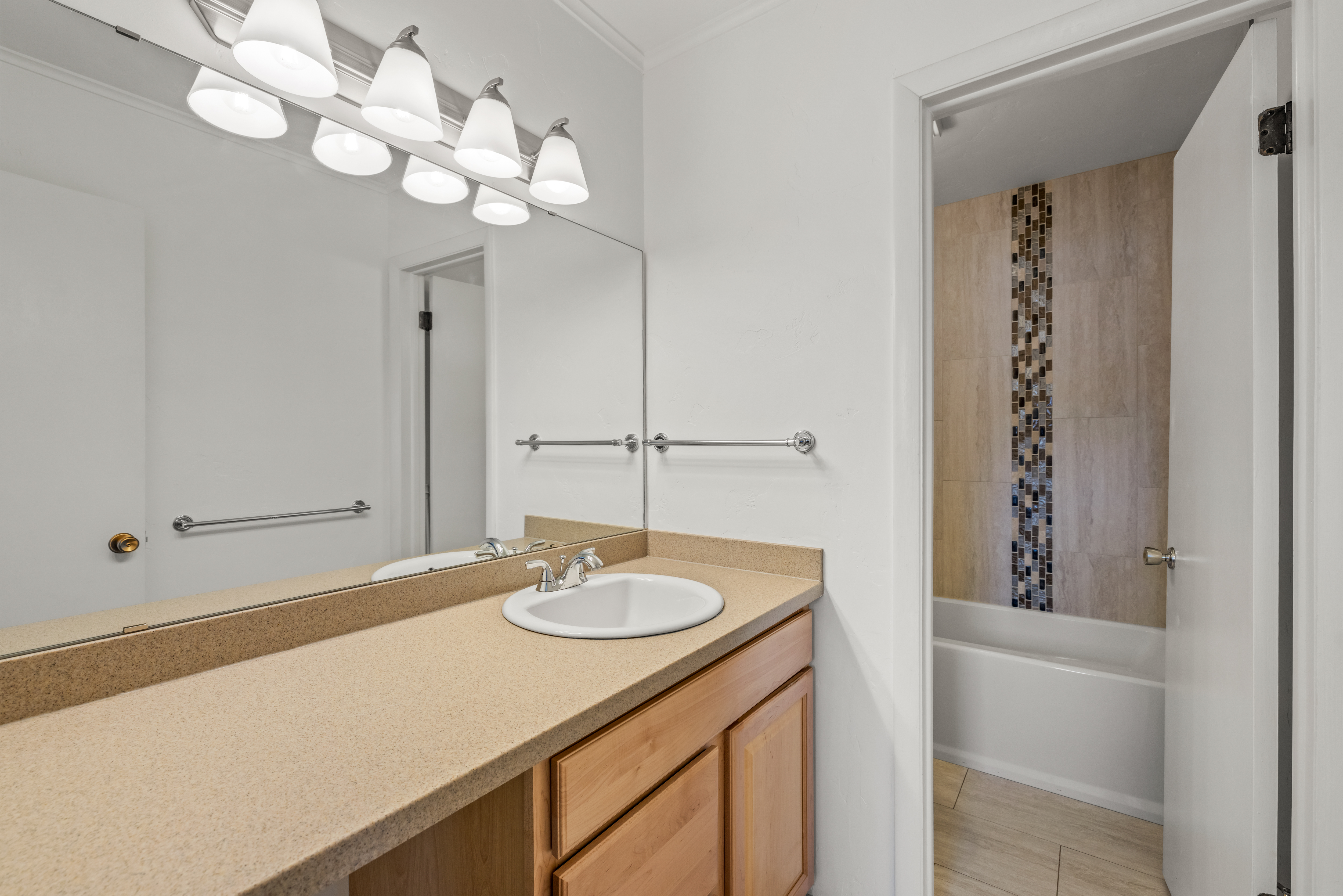  Rare Top-Floor Condo at Chaparral Terraces - 物件實景