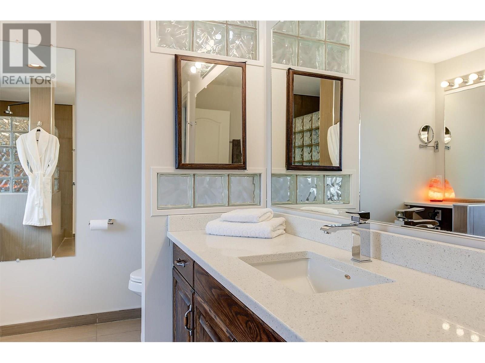 KELOWNA, British Columbia, V1V 2G6, CA, 5 Bedrooms Bedrooms, ,4 BathroomsBathrooms,Residential,For Sale,1838438