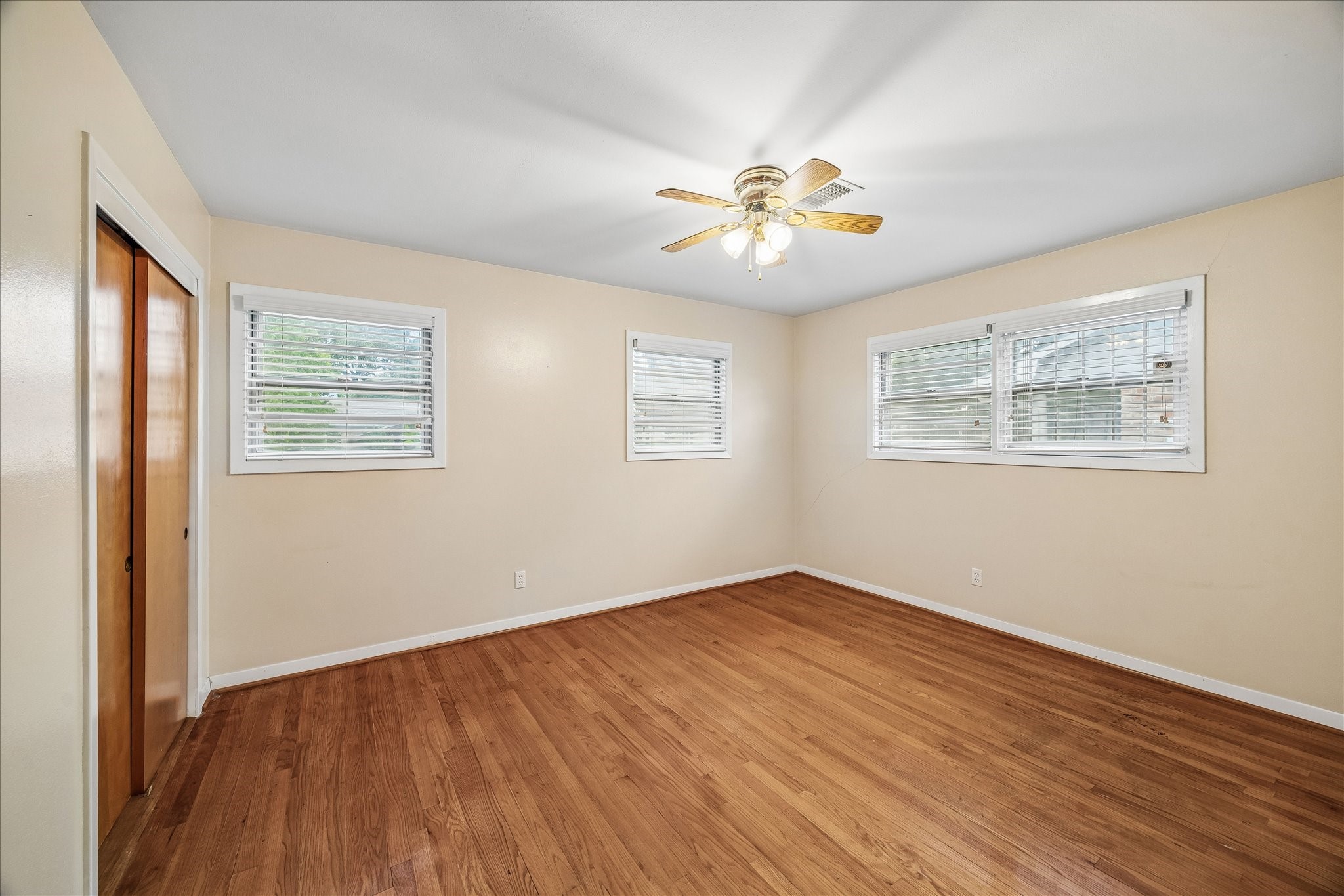  3715 Woodvalley Drive - 物件實景