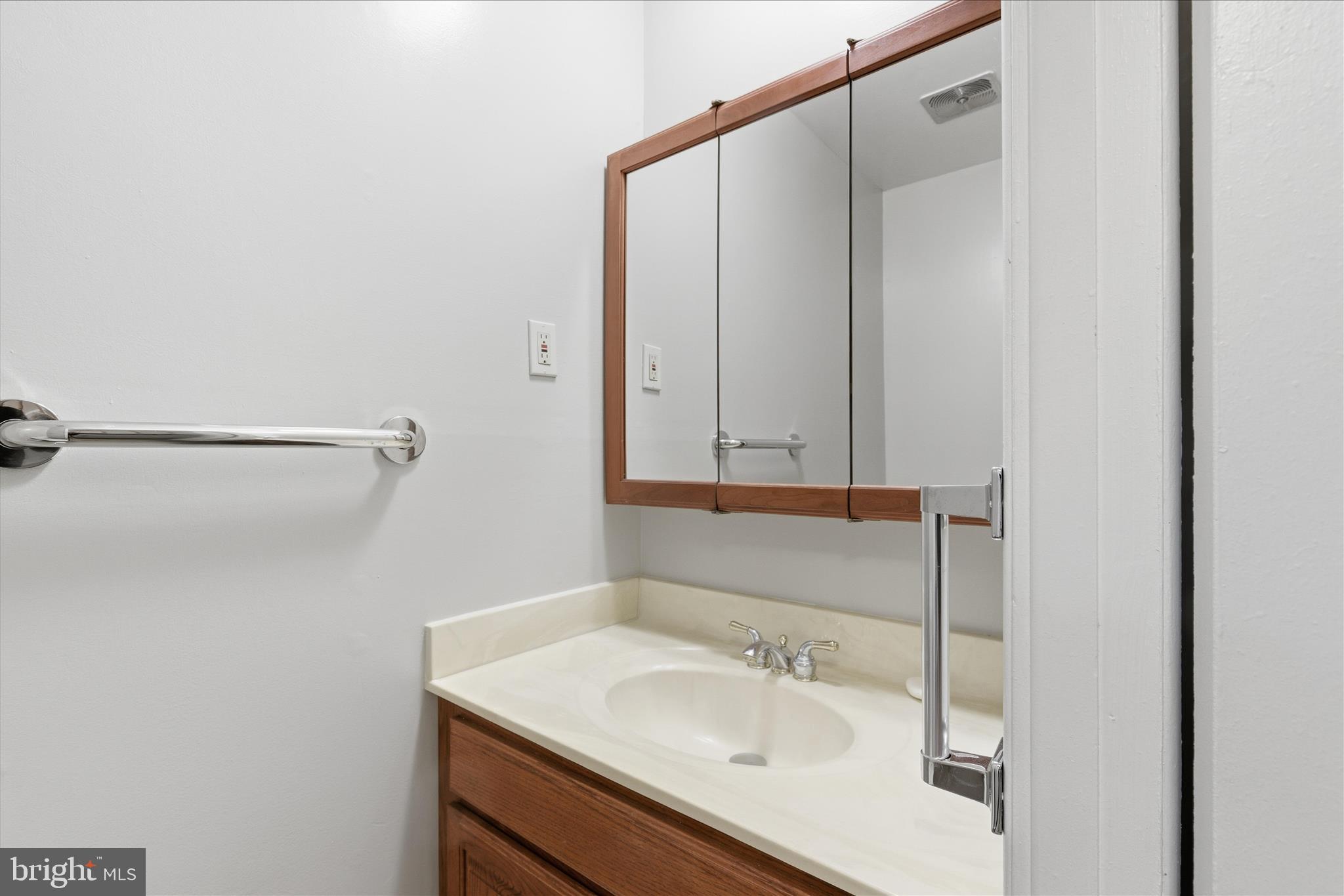 Bowie, Maryland, 20715, United States, 5 Bedrooms Bedrooms, ,3 BathroomsBathrooms,Residential,For Sale,2009655