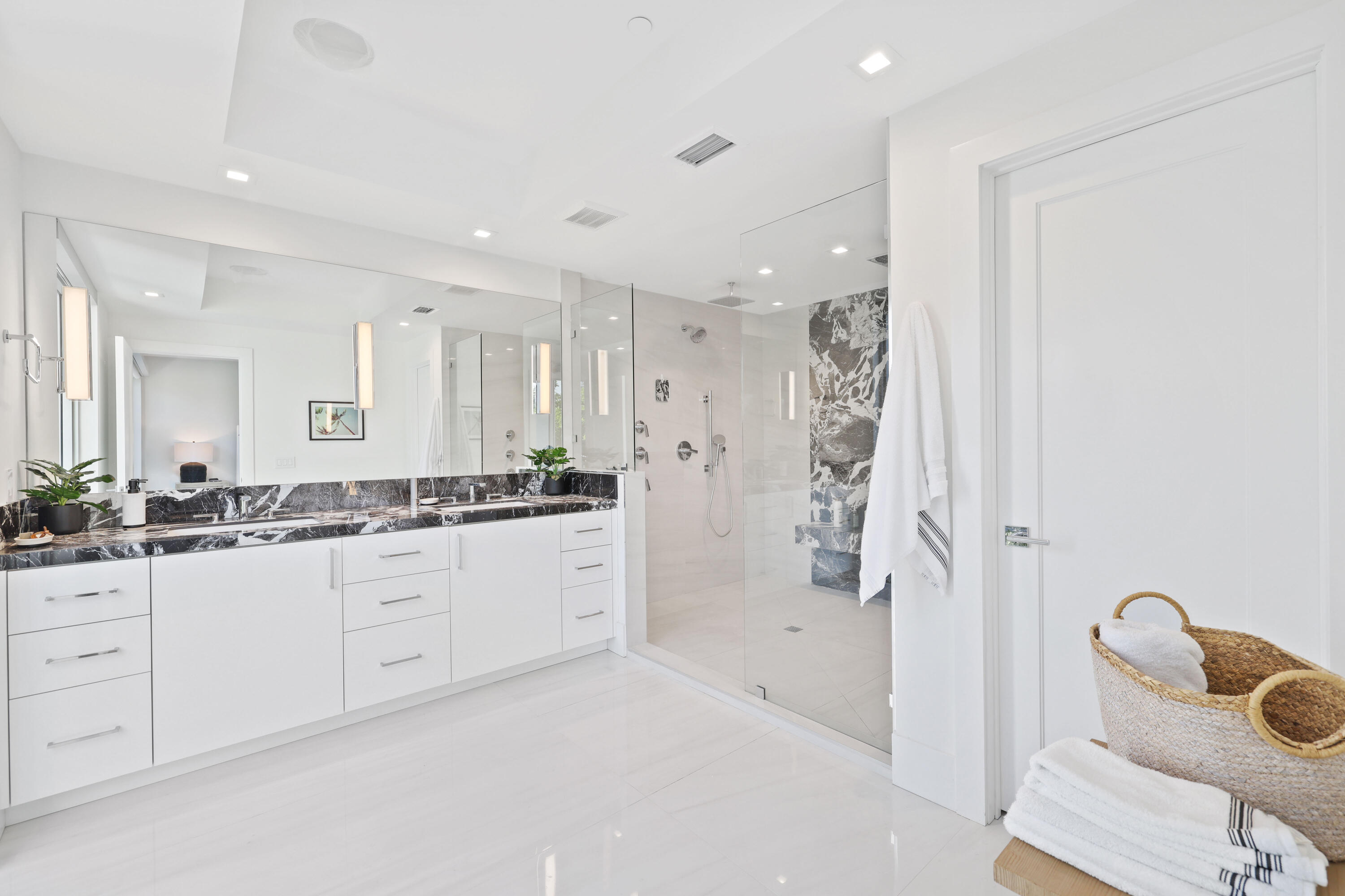 Delray Beach, Florida, 33483, United States, 3 Bedrooms Bedrooms, ,4 BathroomsBathrooms,Residential,For Sale,1940237