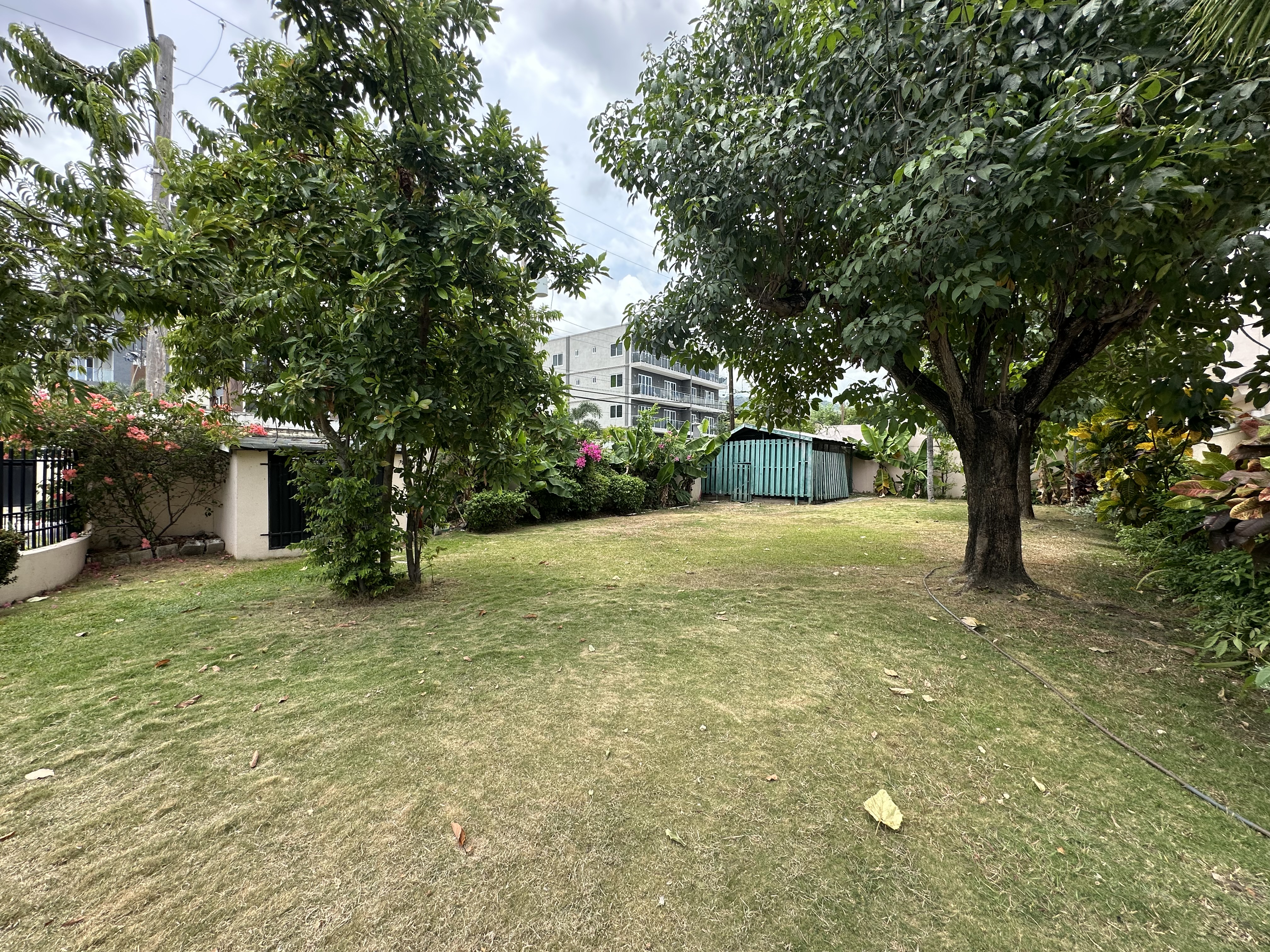 Kingston 6, JM, 3 Bedrooms Bedrooms, ,4 BathroomsBathrooms,Residential,For Sale,1901284