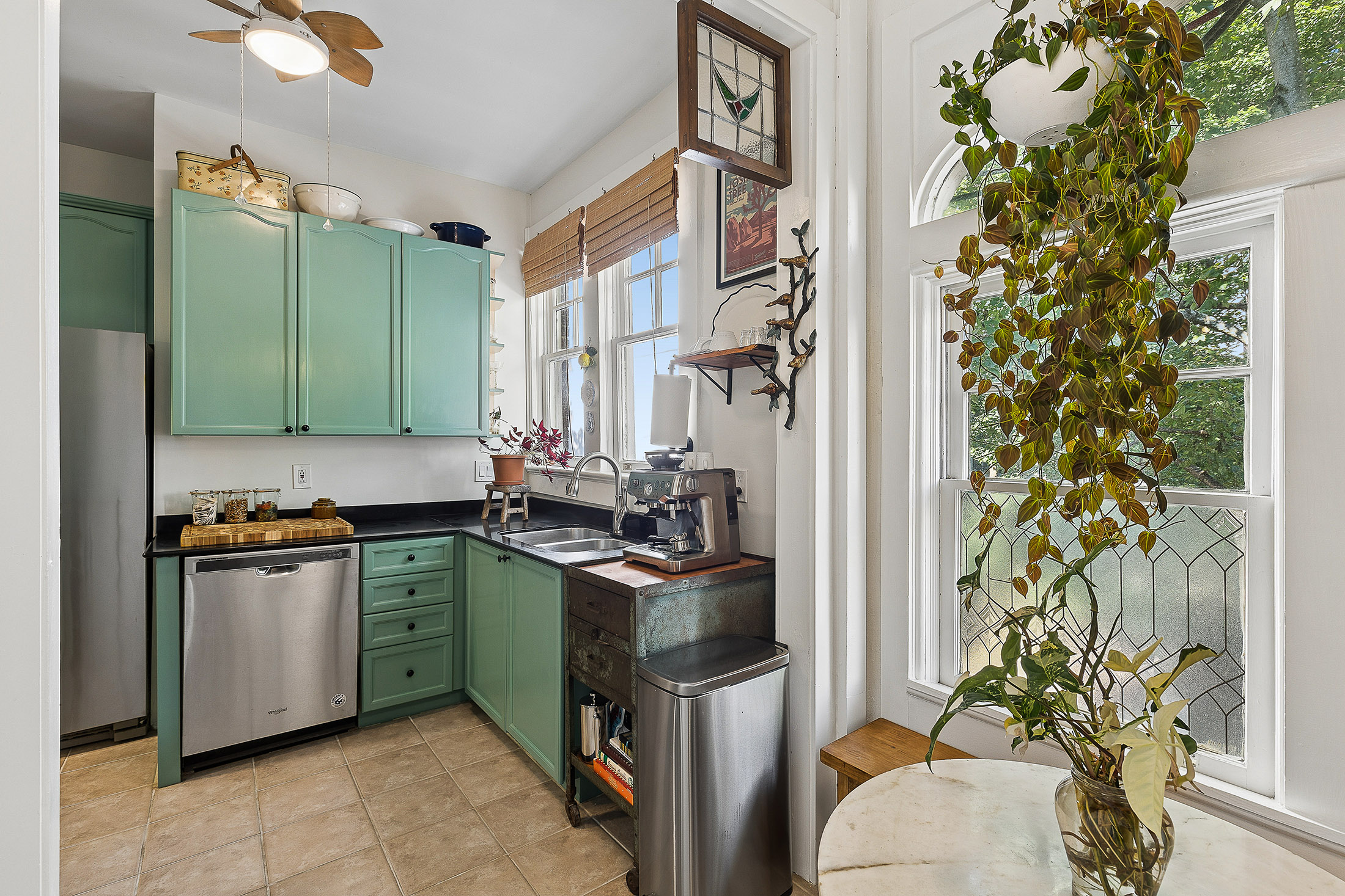  Top-Floor, End-Unit Condo in Historic Midtown Building - 物件實景