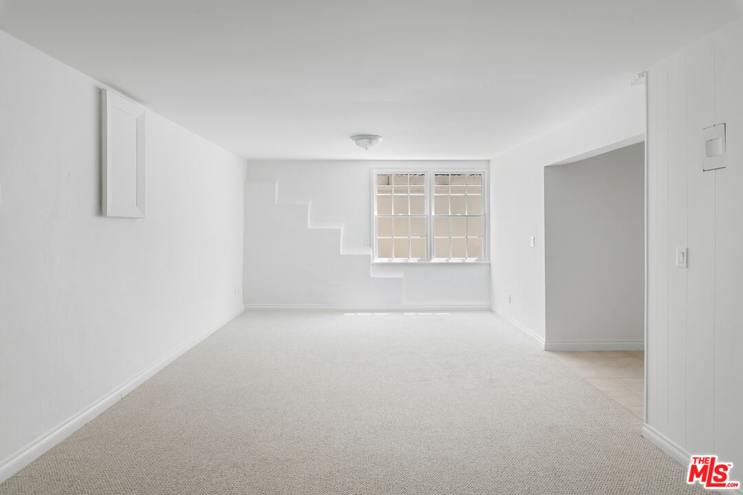 Los Angeles, California, 90068, United States, 4 Bedrooms Bedrooms, ,4 BathroomsBathrooms,Residential,For Sale,1938663