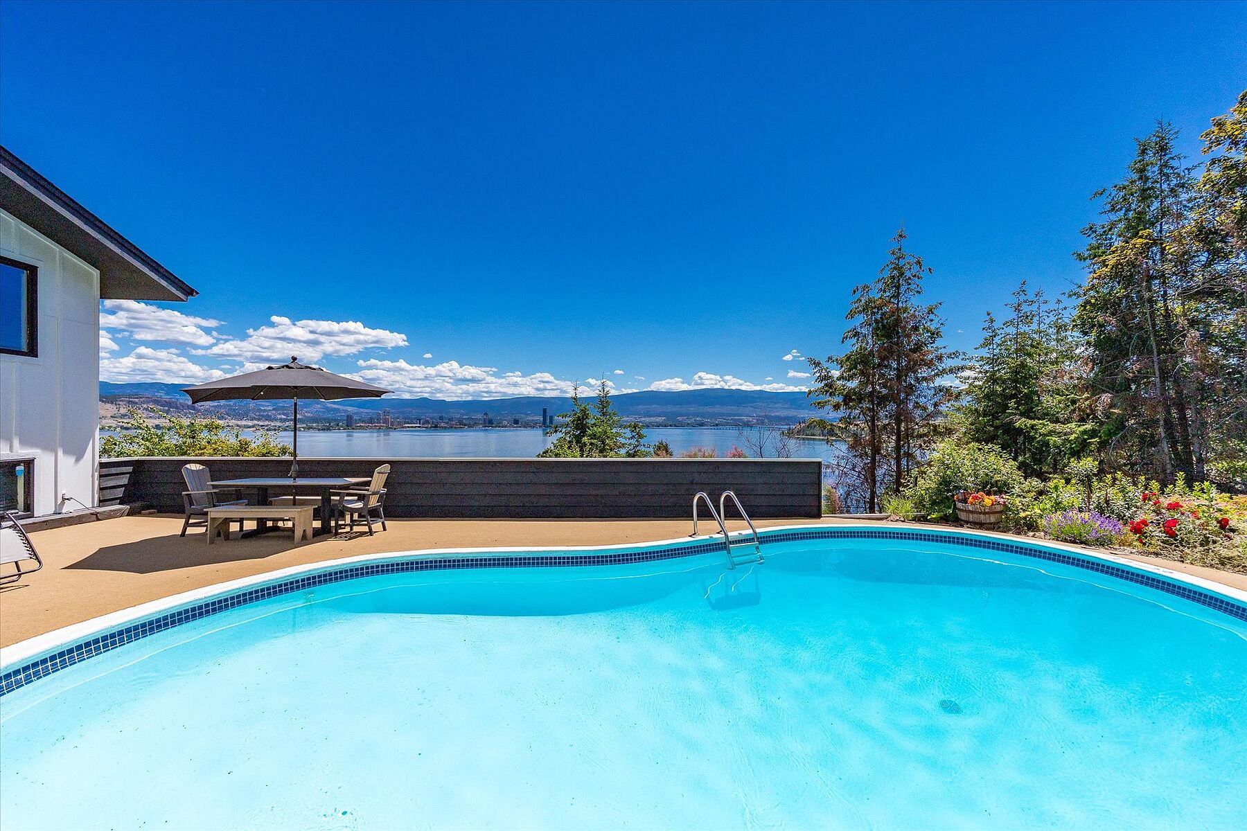  Timeless Design with a Pool - 物件實景