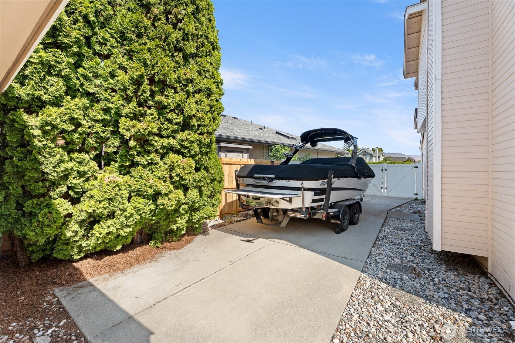 Wenatchee, Washington, 98801, United States, 3 Bedrooms Bedrooms, ,2 BathroomsBathrooms,Residential,For Sale,1939564