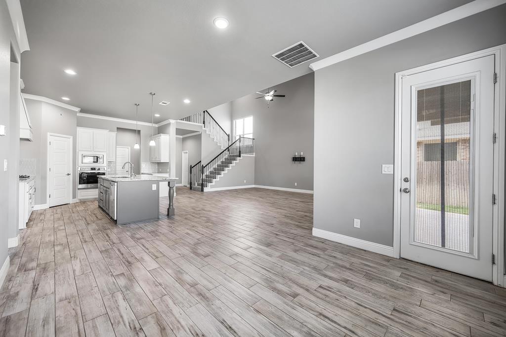 Midland, Texas, 79705, United States, 5 Bedrooms Bedrooms, ,5 BathroomsBathrooms,Residential,For Sale,1998422