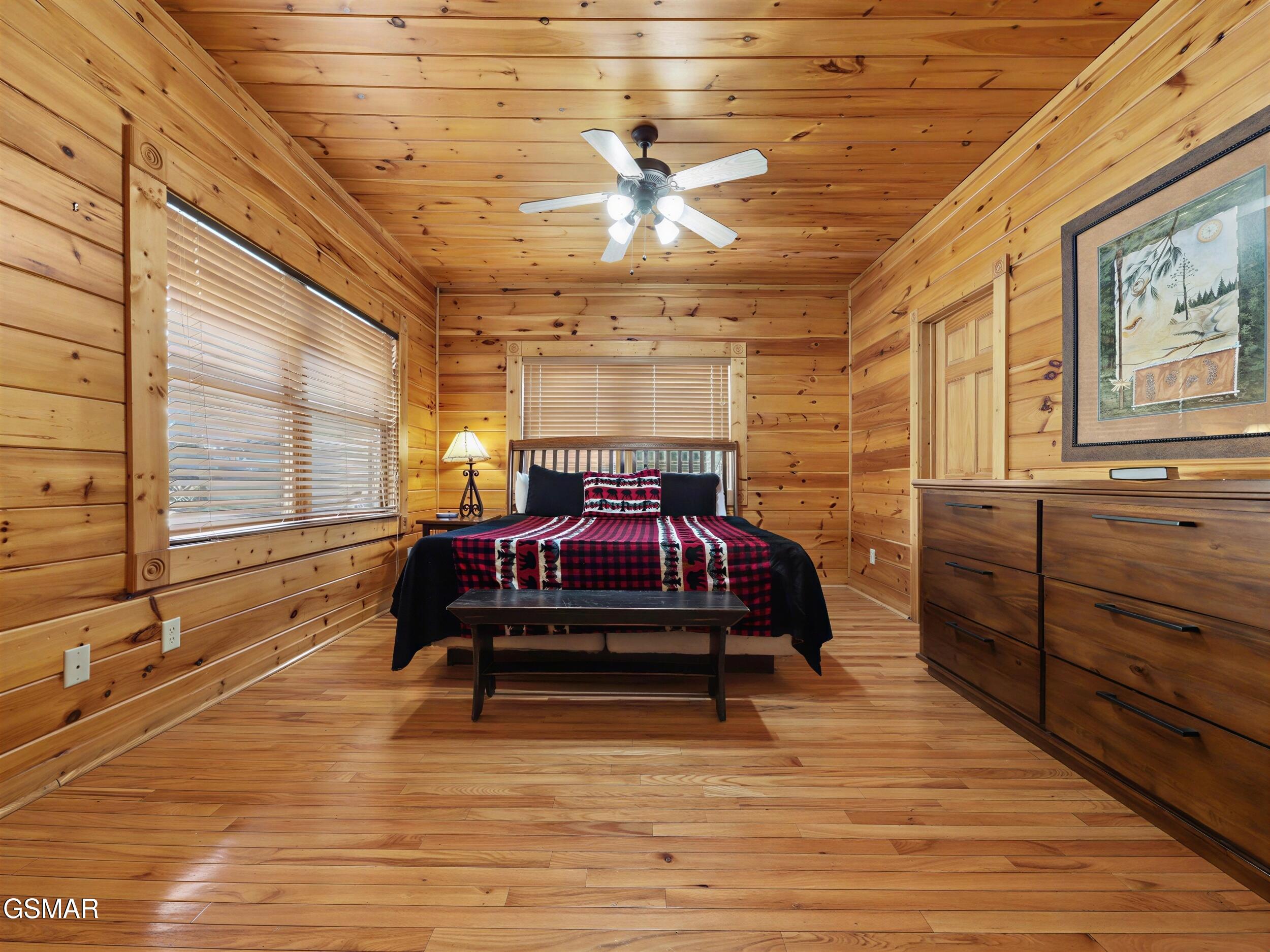 Gatlinburg, Tennessee, 37738, United States, 2 Bedrooms Bedrooms, ,3 BathroomsBathrooms,Residential,For Sale,2024380
