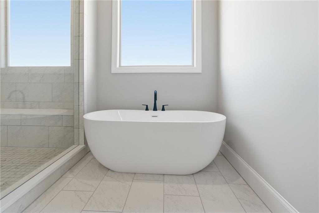 Gainesville, Georgia, 30506, United States, 5 Bedrooms Bedrooms, ,7 BathroomsBathrooms,Residential,For Sale,1996657