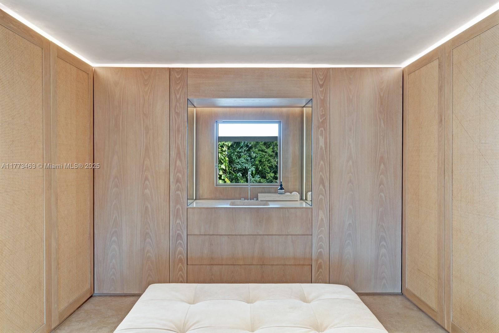 Miami Beach, Florida, 33140, United States, 6 Bedrooms Bedrooms, ,7 BathroomsBathrooms,Residential,For Sale,1759763