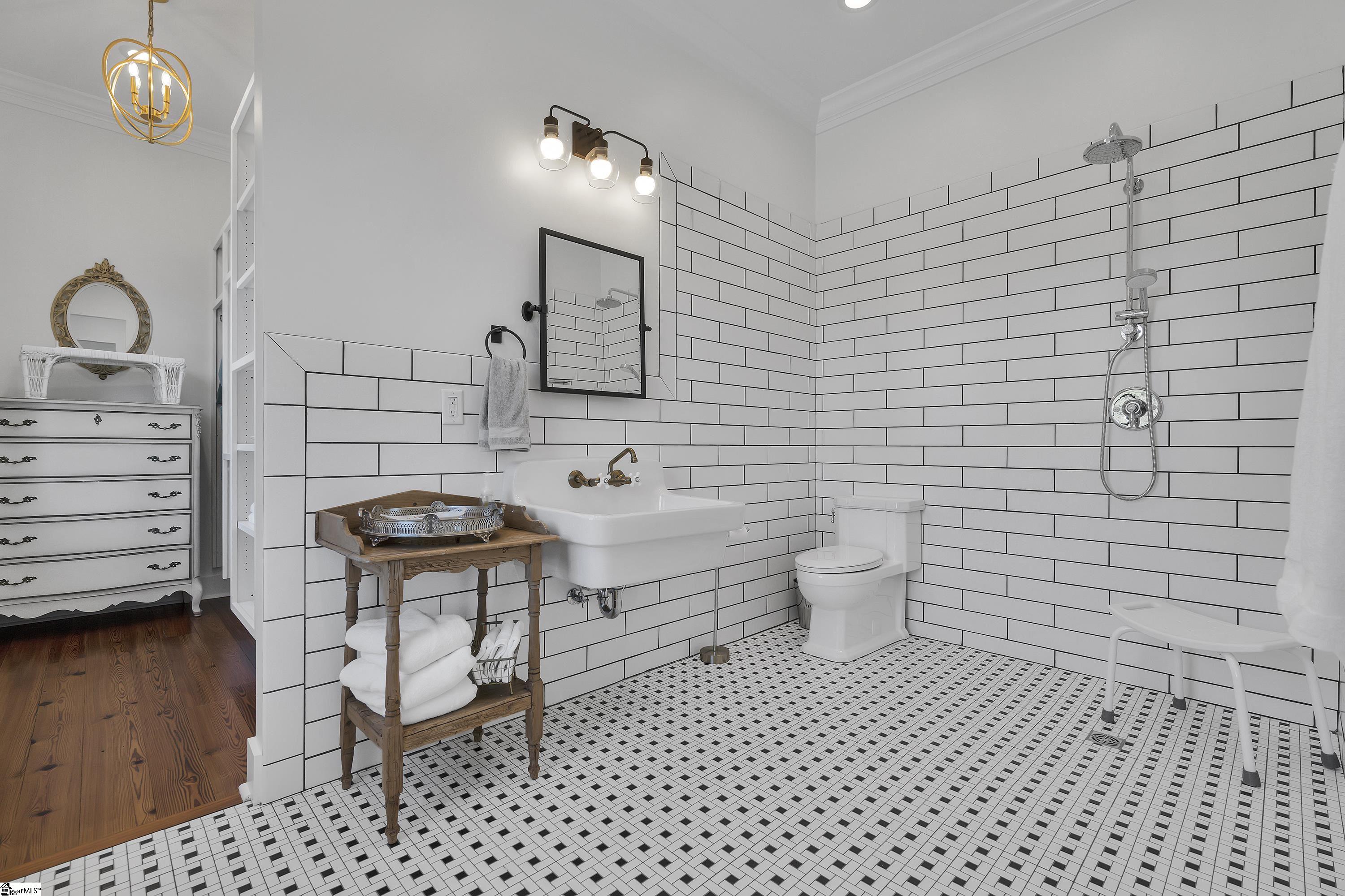 Townville, South Carolina, 29689, United States, 7 Bedrooms Bedrooms, ,7 BathroomsBathrooms,Residential,For Sale,1995910