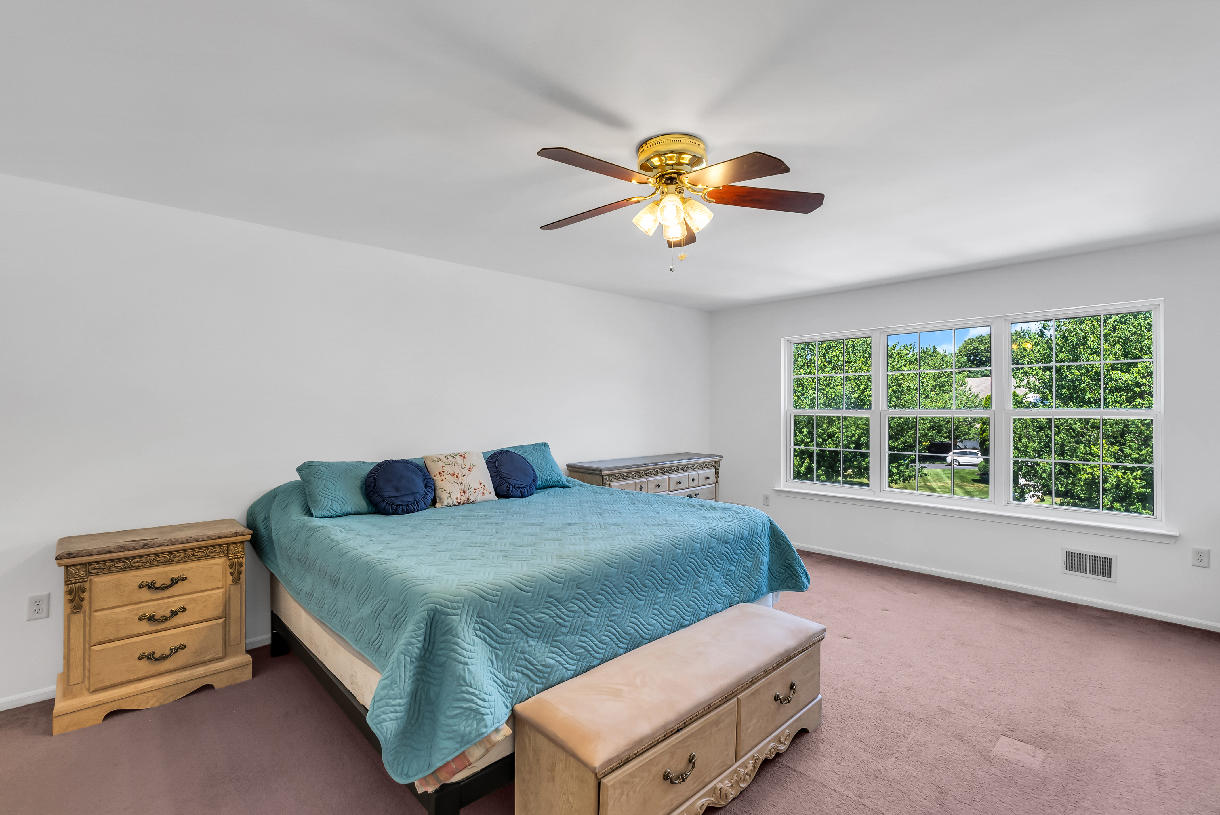  Woodland Hills Colonial Opportunity - 物件實景