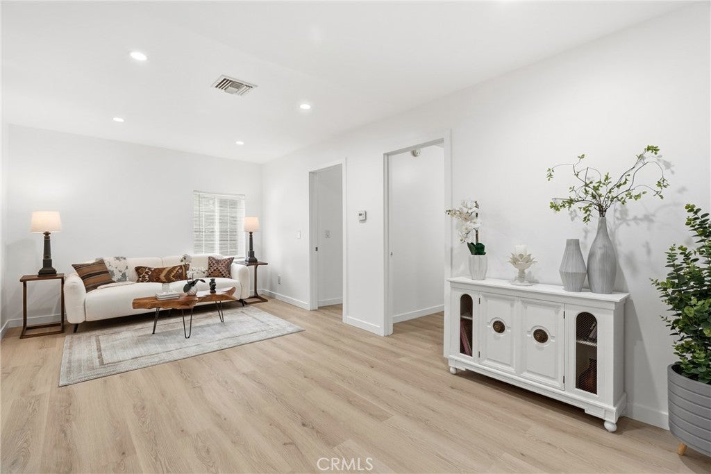 Los Angeles, California, 90063, United States, 2 Bedrooms Bedrooms, ,1 BathroomBathrooms,Residential,For Sale,1990786