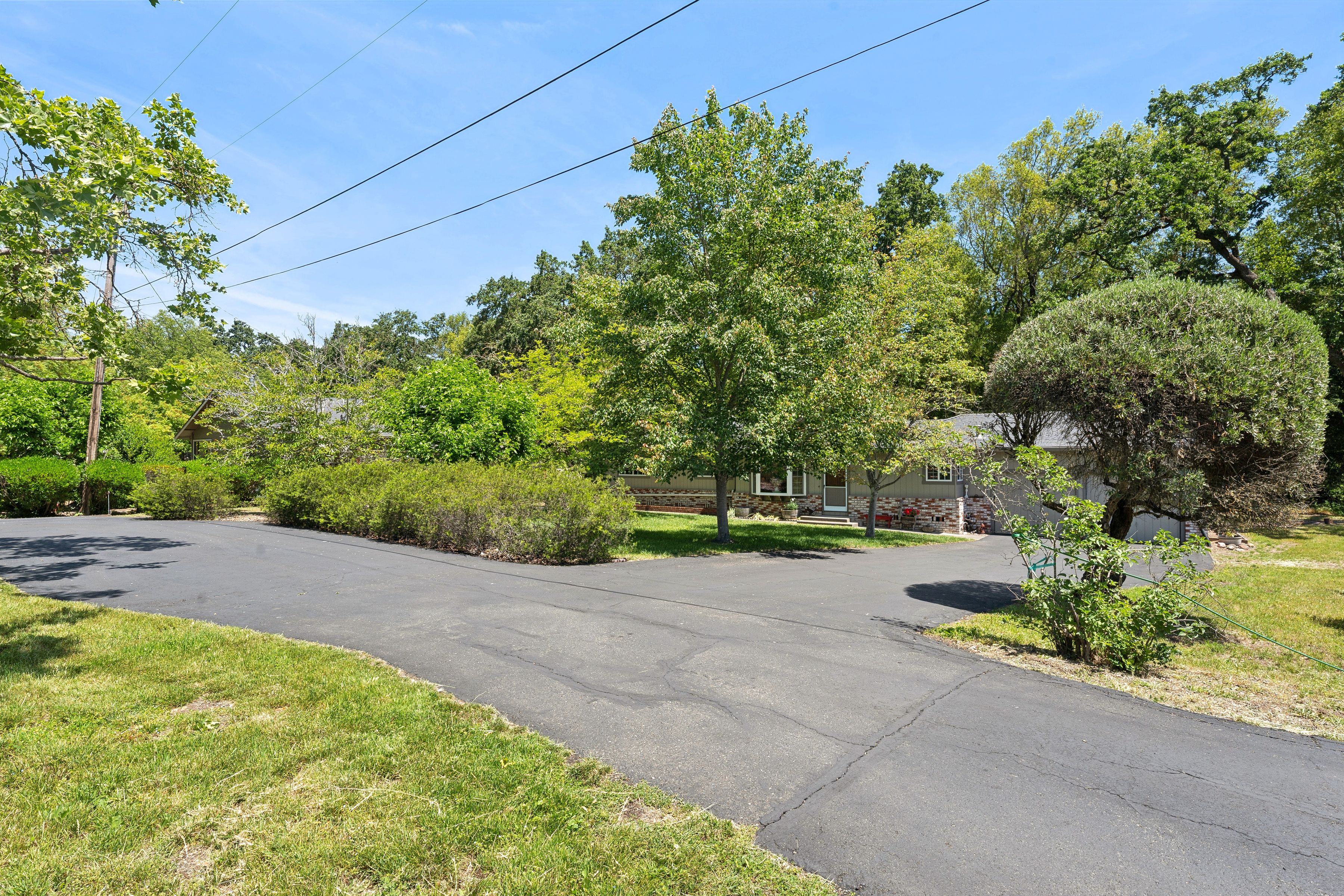  825 Woodside Aka Madrone Road - 物件實景