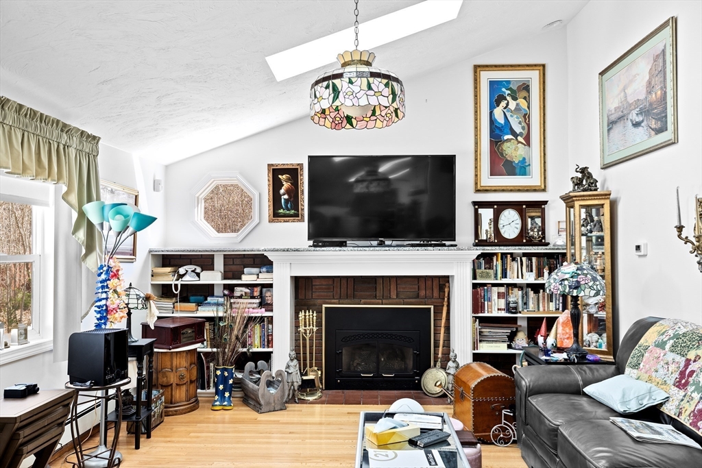 Easton, Massachusetts, 02375, United States, 3 Bedrooms Bedrooms, ,3 BathroomsBathrooms,Residential,For Sale,1975214