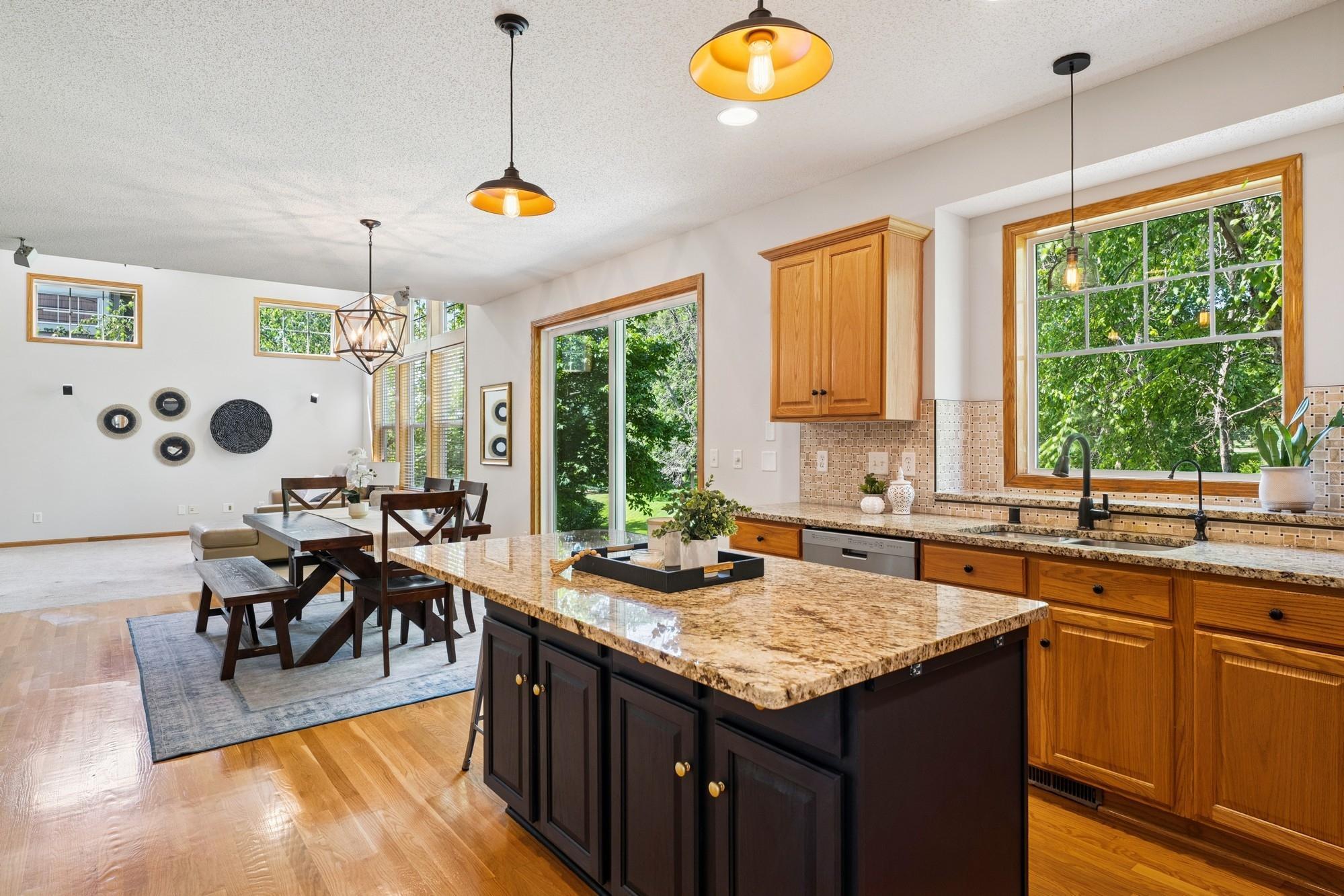 Woodbury, Minnesota, 55129, United States, 5 Bedrooms Bedrooms, ,3 BathroomsBathrooms,Residential,For Sale,1917665