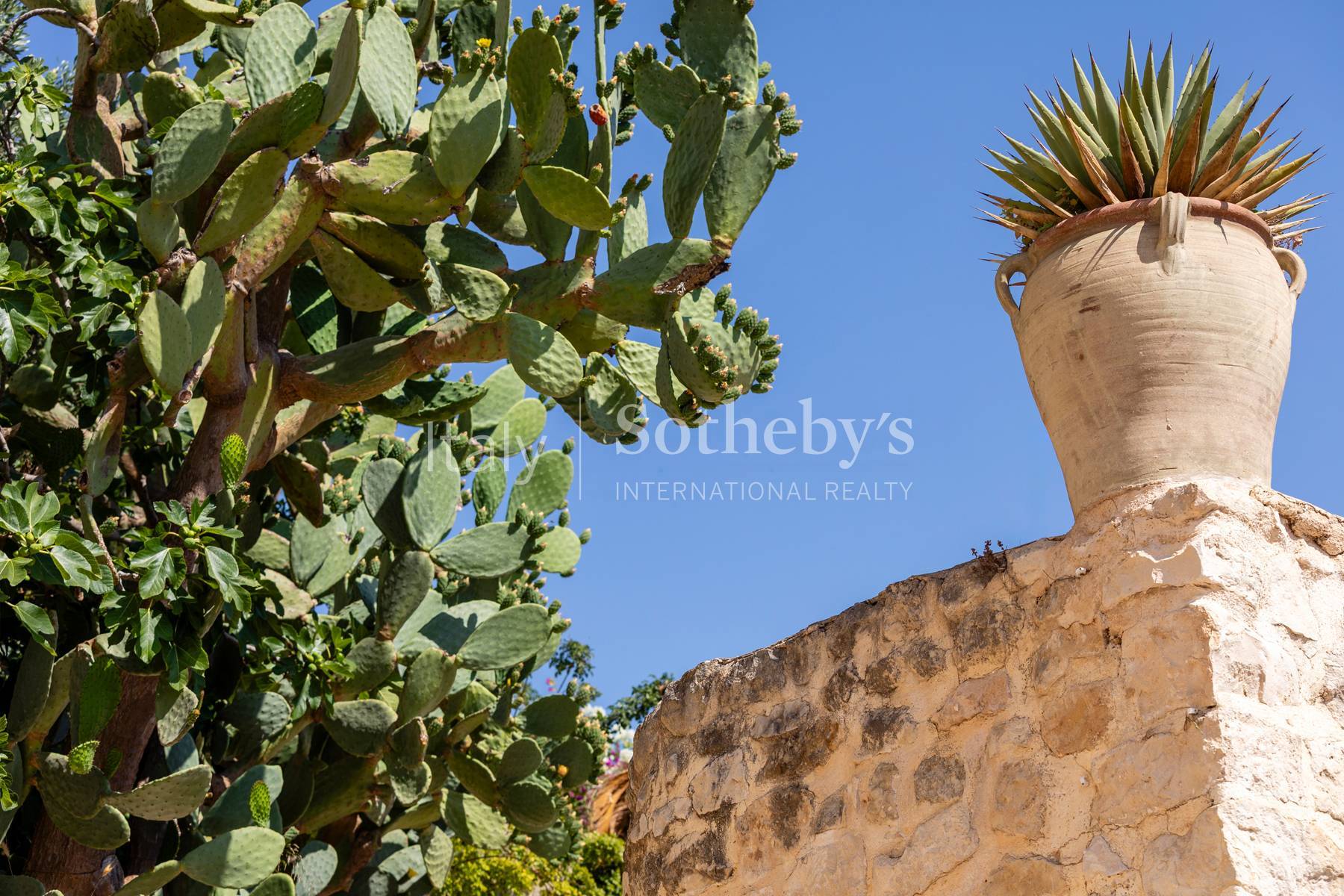  Detached property with a terrace, just a stone’s throw from the historic - 物件實景
