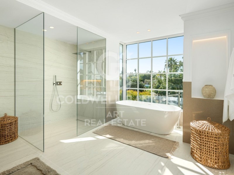 Marbella, Andalusia, ES, 5 Bedrooms Bedrooms, ,6 BathroomsBathrooms,Residential,For Sale,1794522