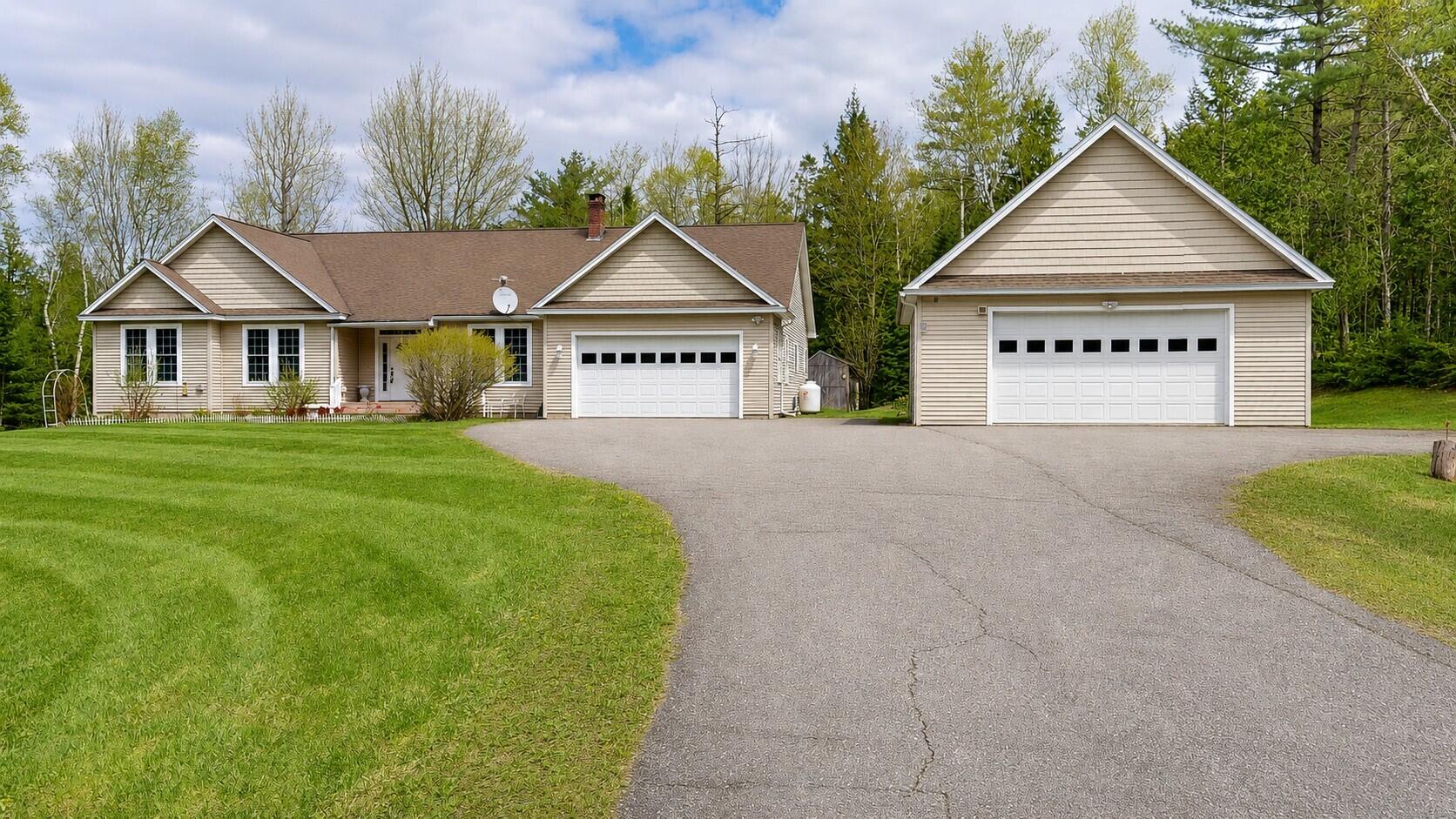 Merritt Dr, Orono, ME 04473