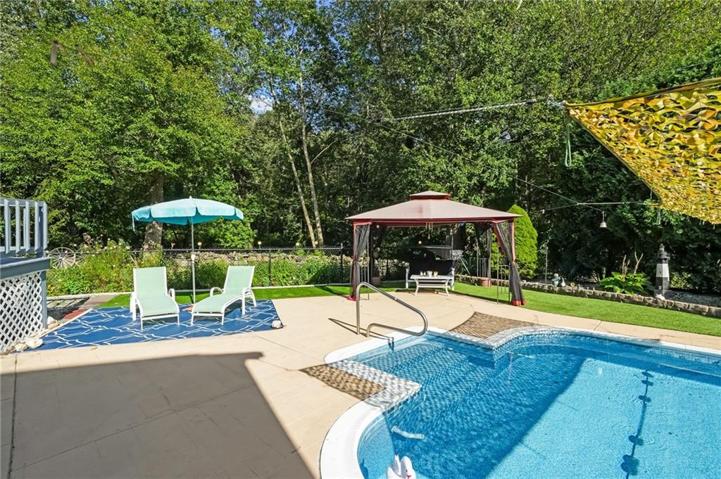 North Kingstown, Rhode Island, 02852, United States, 3 Bedrooms Bedrooms, ,4 BathroomsBathrooms,Residential,For Sale,1973997