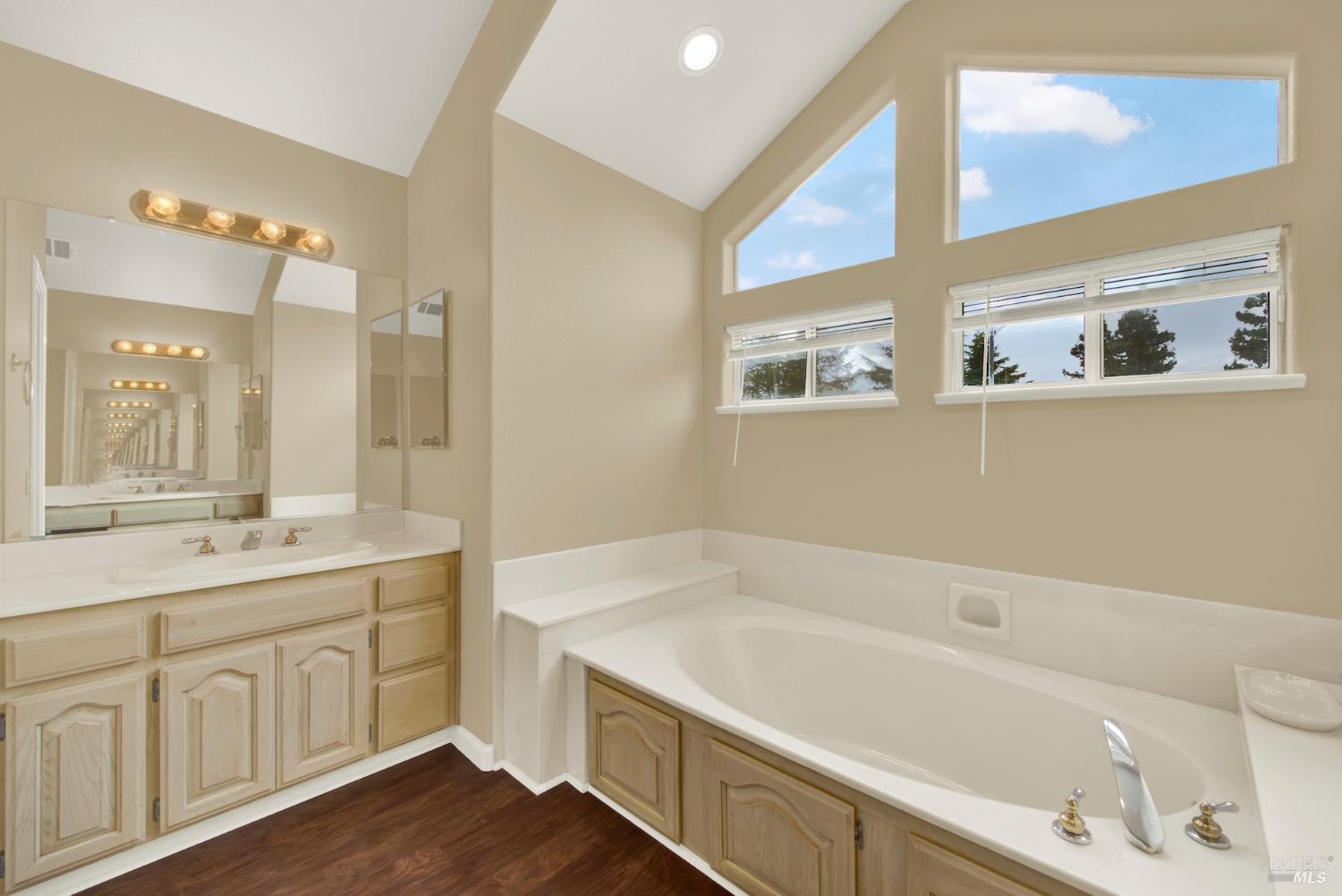 Dixon, California, 95620, United States, 5 Bedrooms Bedrooms, ,3 BathroomsBathrooms,Residential,For Sale,1992877