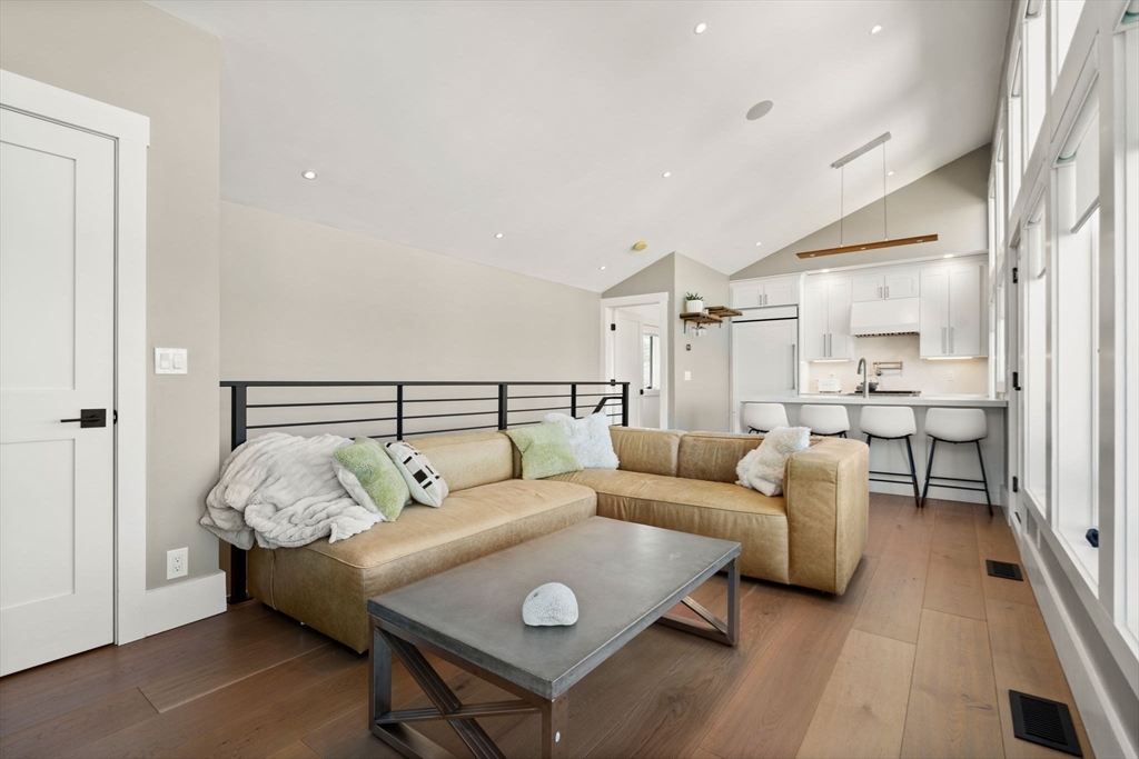 Nahant, Massachusetts, 01908, United States, 2 Bedrooms Bedrooms, ,2 BathroomsBathrooms,Residential,For Sale,1906833