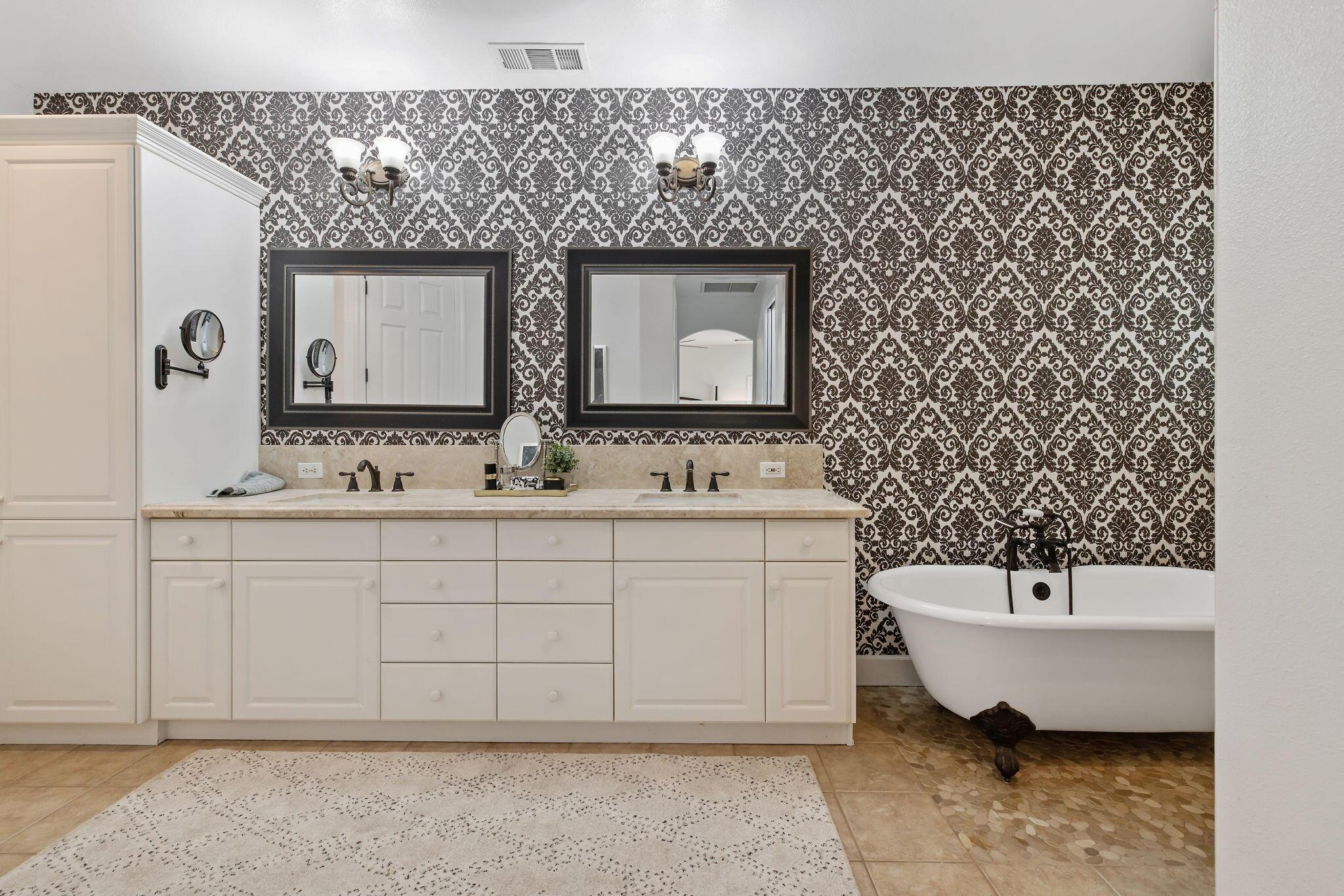 Visalia, California, 93277, United States, 3 Bedrooms Bedrooms, ,2 BathroomsBathrooms,Residential,For Sale,2048559