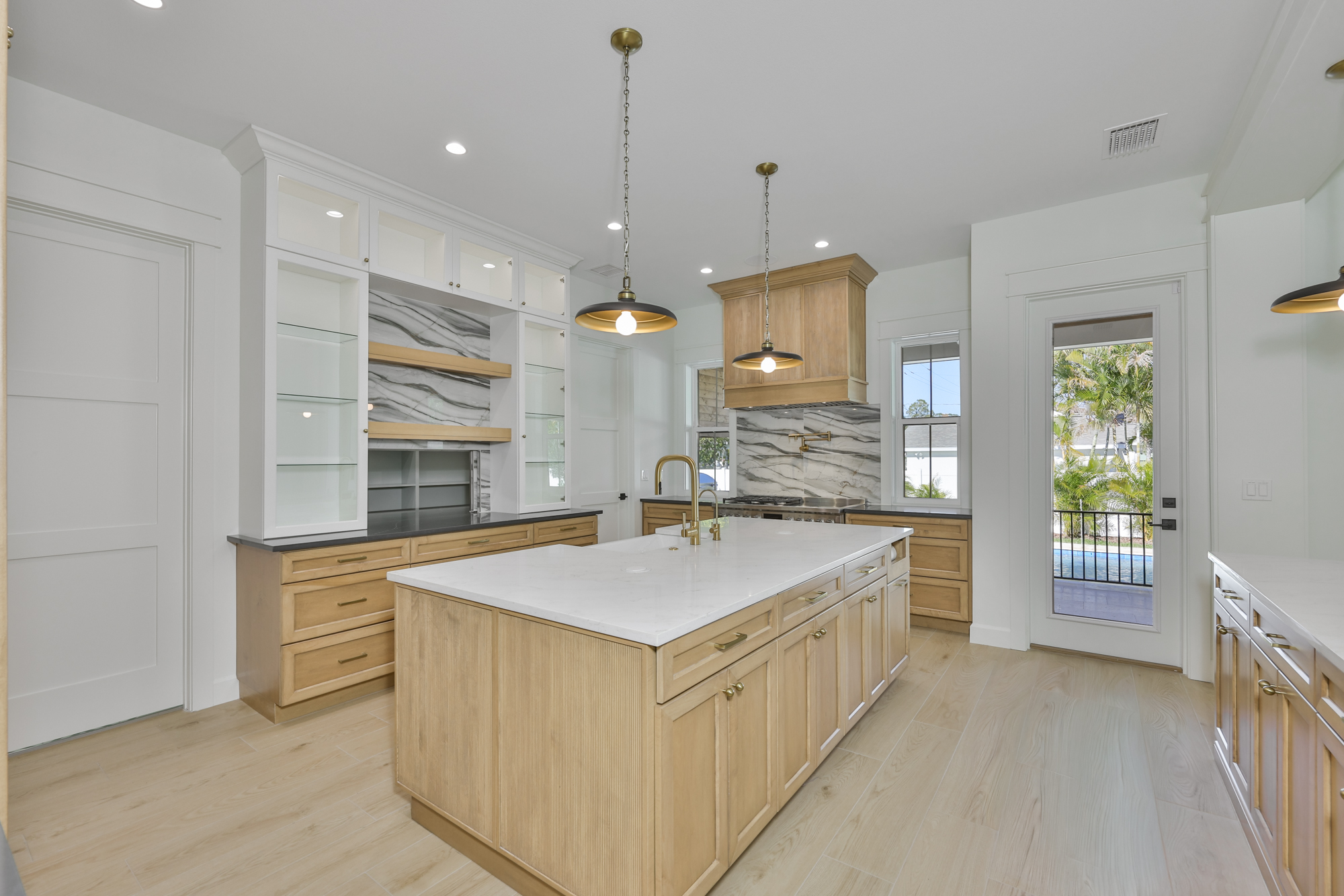 Tampa, Florida, 33629, United States, 5 Bedrooms Bedrooms, ,7 BathroomsBathrooms,Residential,For Sale,2007837