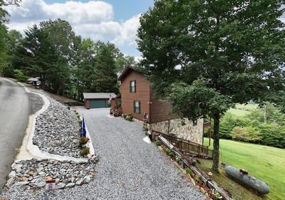 Murphy, North Carolina, 28906, United States, 3 Bedrooms Bedrooms, ,3 BathroomsBathrooms,Residential,For Sale,1917249