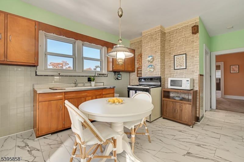 Hillside Twp., New Jersey, 07205, United States, 4 Bedrooms Bedrooms, ,2 BathroomsBathrooms,Residential,For Sale,1989487