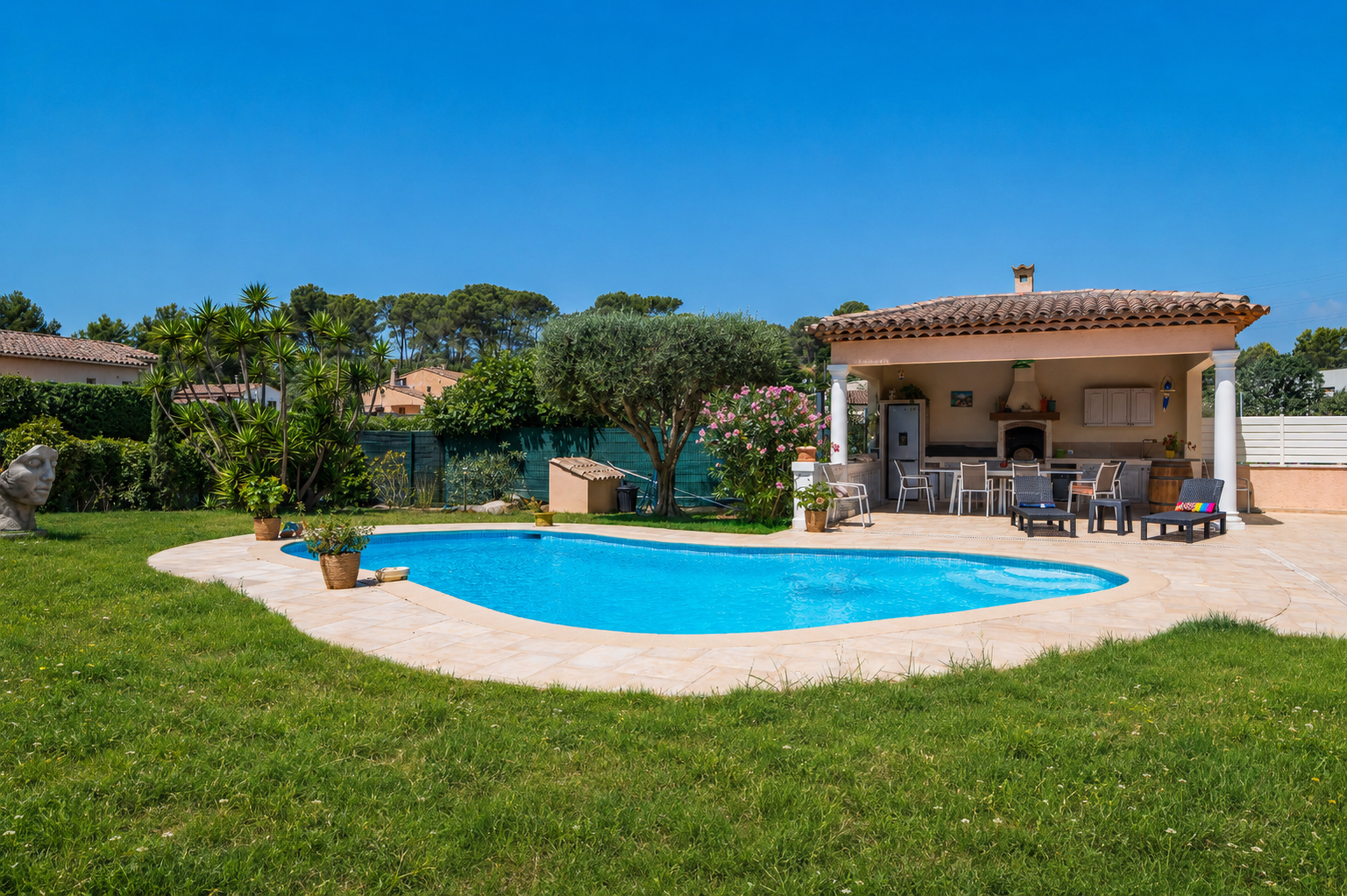  Villa with guest house, swimming pool and extension potential on 3,000 sq m of … - 物件實景