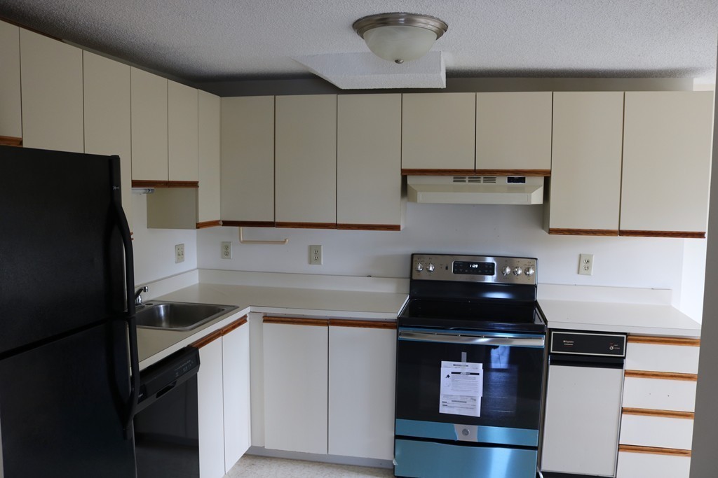 Medford, Massachusetts, 02155, United States, 2 Bedrooms Bedrooms, ,2 BathroomsBathrooms,Residential,For Sale,1873533
