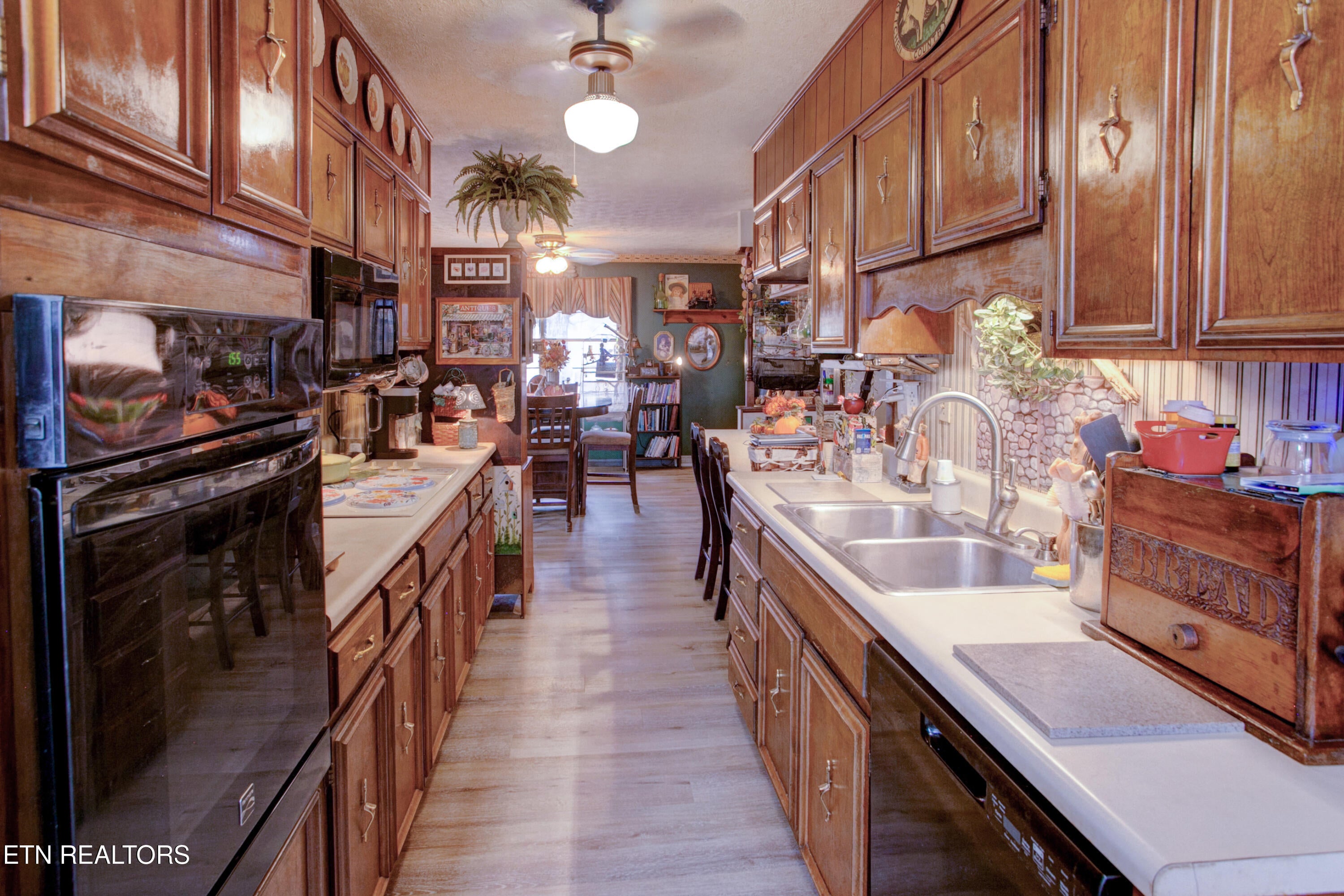 Maryville, Tennessee, 37801, United States, 3 Bedrooms Bedrooms, ,4 BathroomsBathrooms,Residential,For Sale,1994360