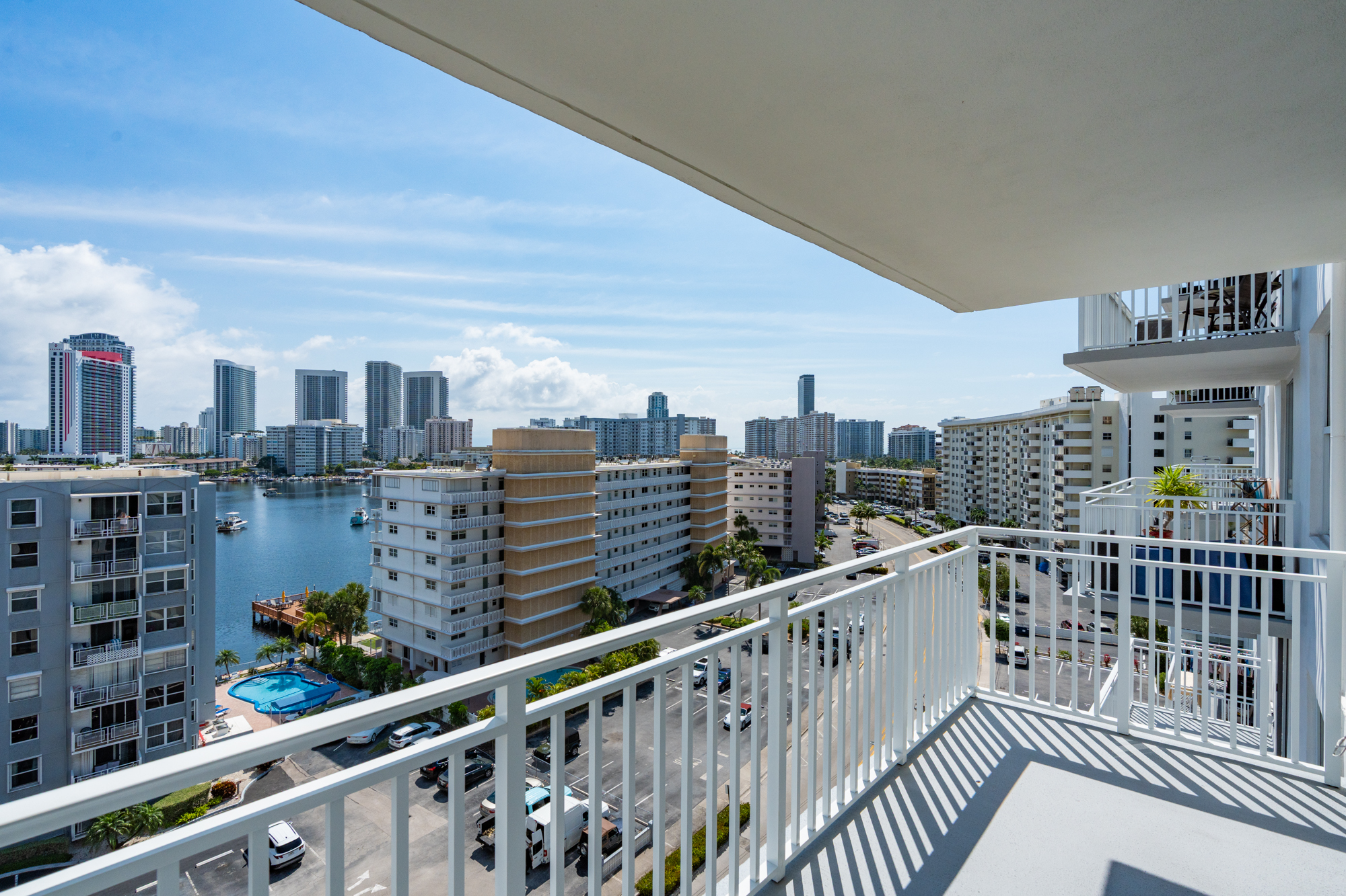  427 Golden Isles Dr, Hallandale Beach, FL, 33009 - 物件實景