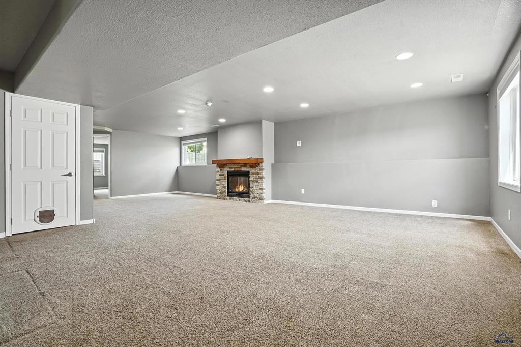 Rapid City, South Dakota, 57702, United States, 5 Bedrooms Bedrooms, ,3 BathroomsBathrooms,Residential,For Sale,1980824