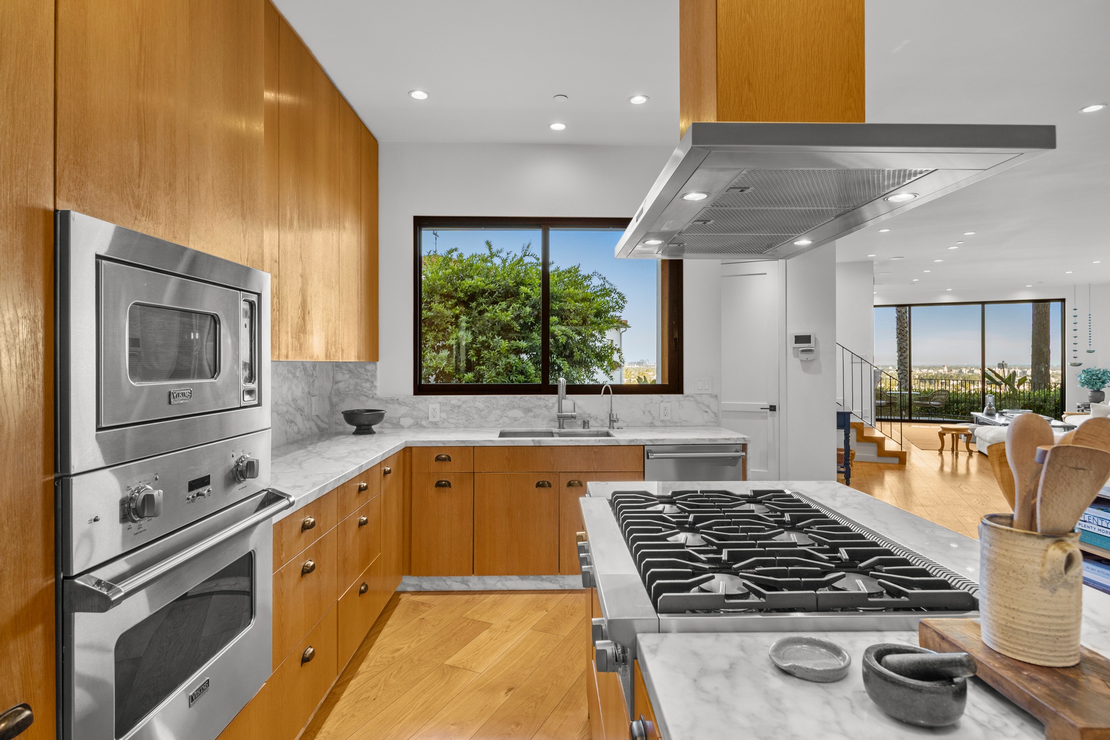  8241 Lincoln Terrace - 物件實景