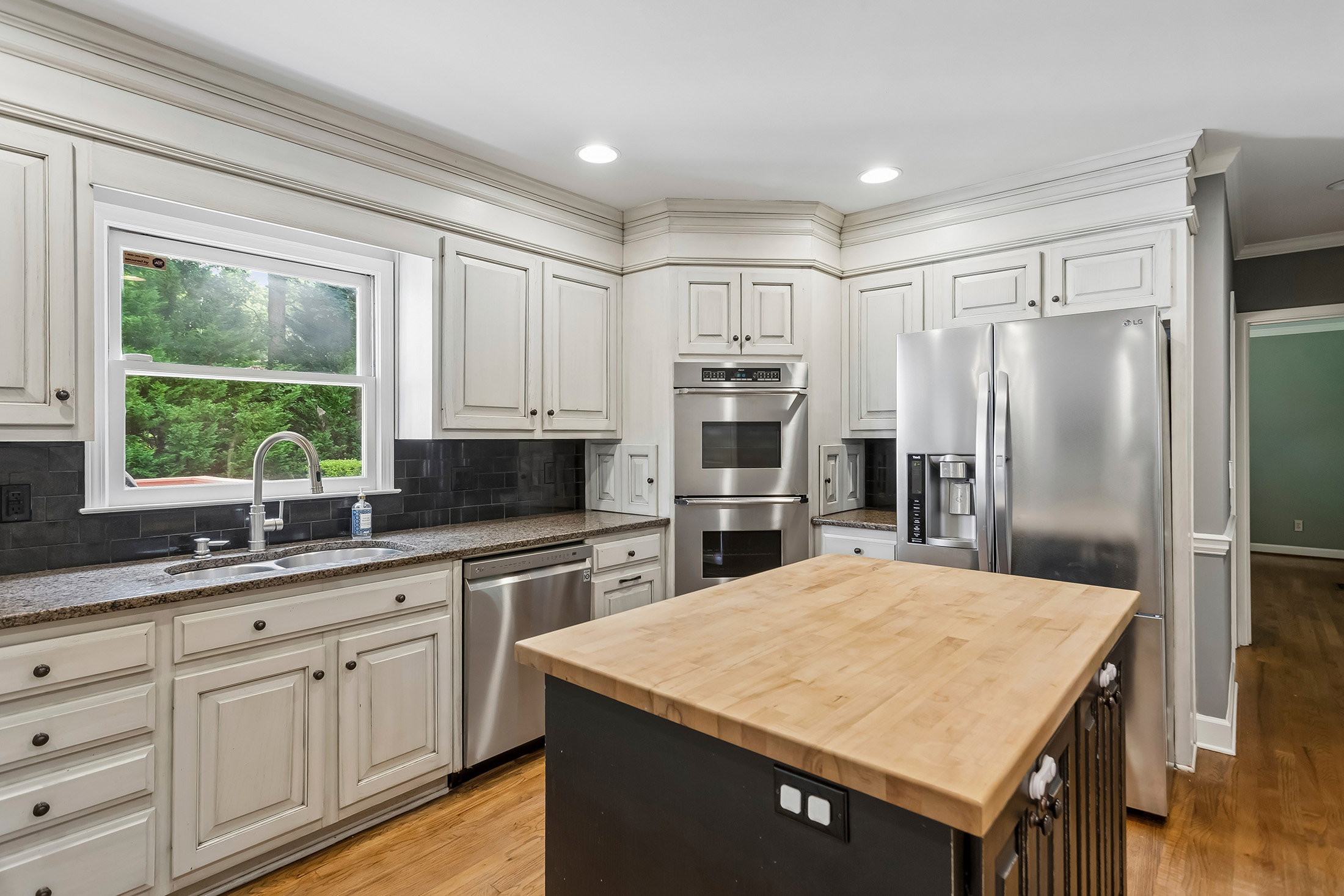  Beautifully Updated Four Bedroom Home in an Active Swim/Tennis Community - 物件實景