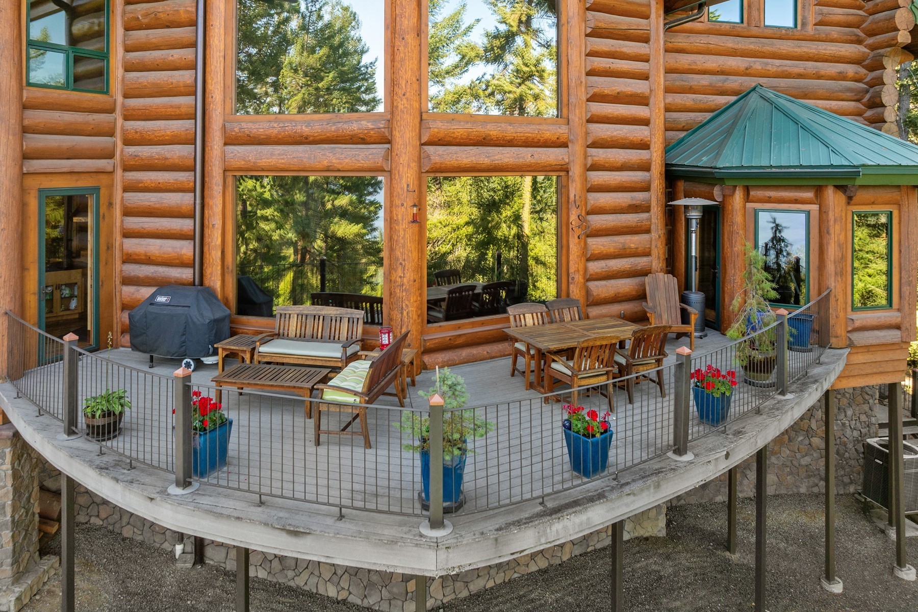  Log Estate overlooking Lake Coeur d