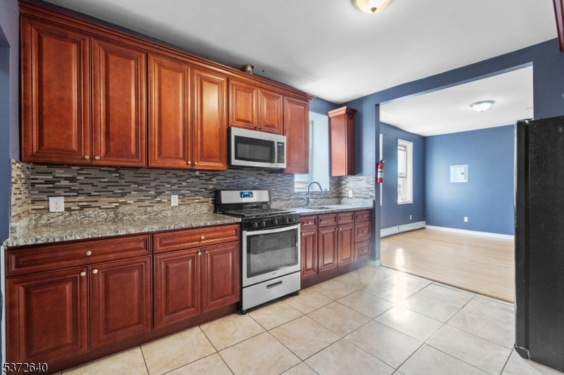 Irvington Twp., New Jersey, 07111, United States, 6 Bedrooms Bedrooms, ,2 BathroomsBathrooms,Residential,For Sale,1896504